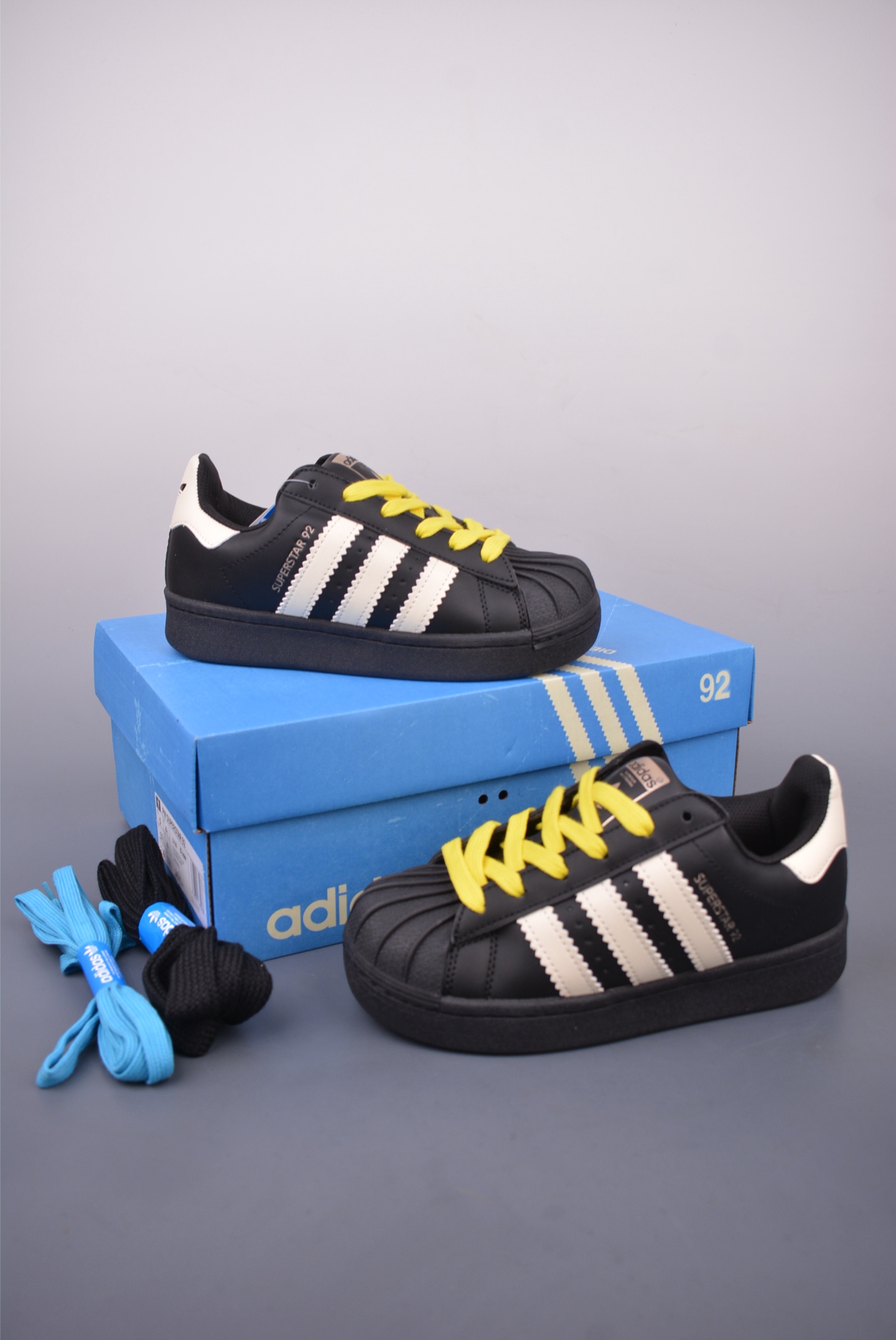 Pharrell x Adid 상품 번호: JI4267