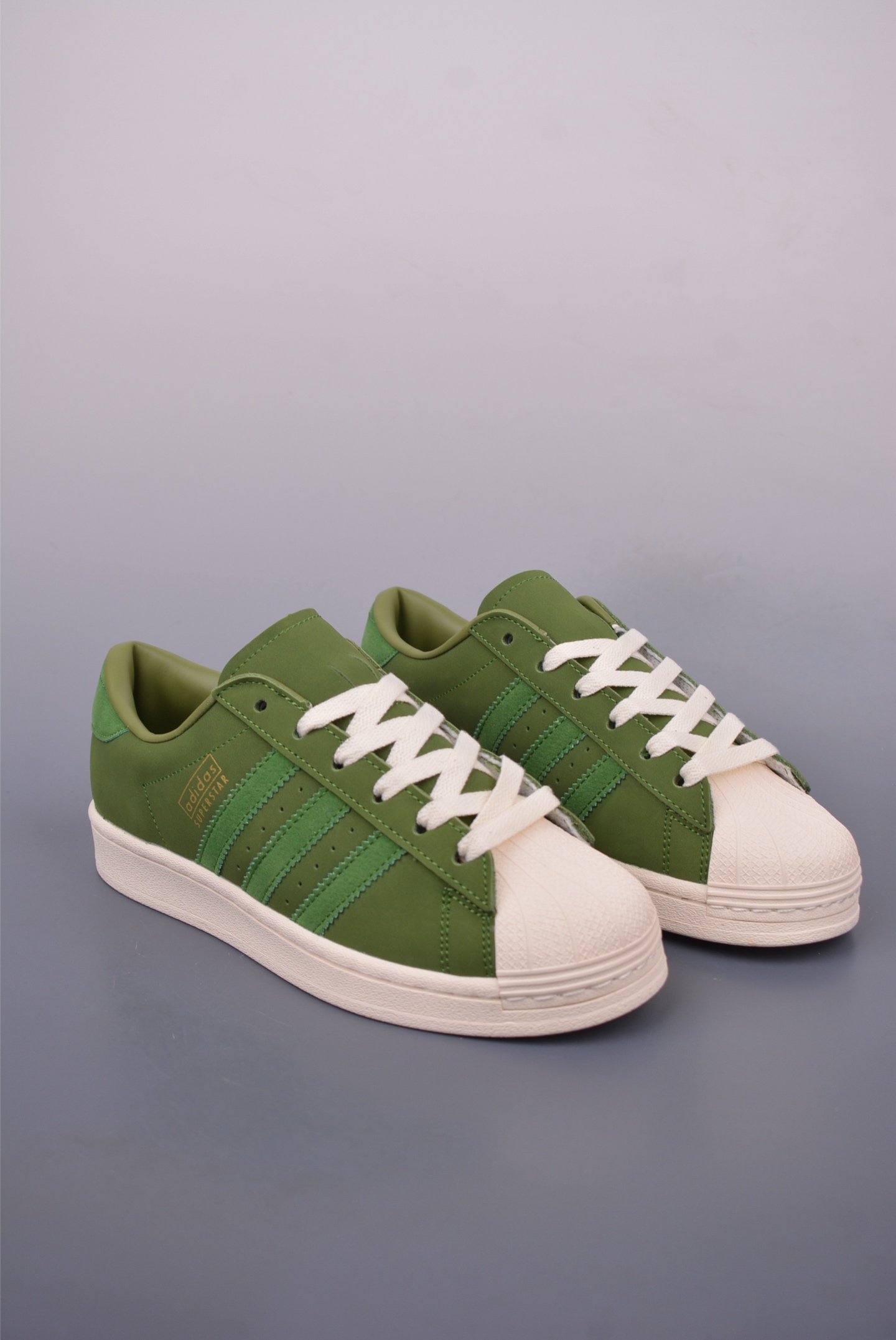 아디다스 오리지널 상품 번호: JI0318