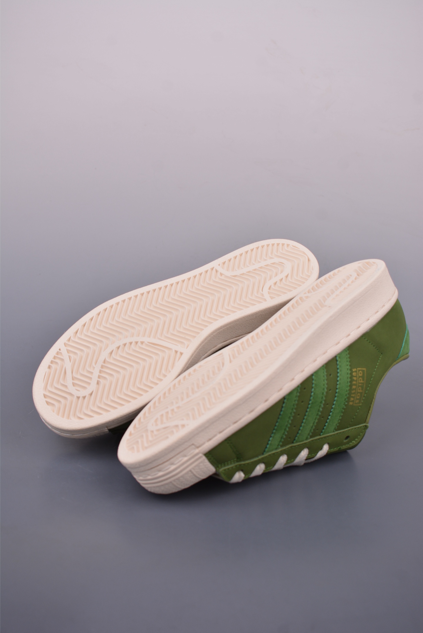 아디다스 오리지널 상품 번호: JI0318