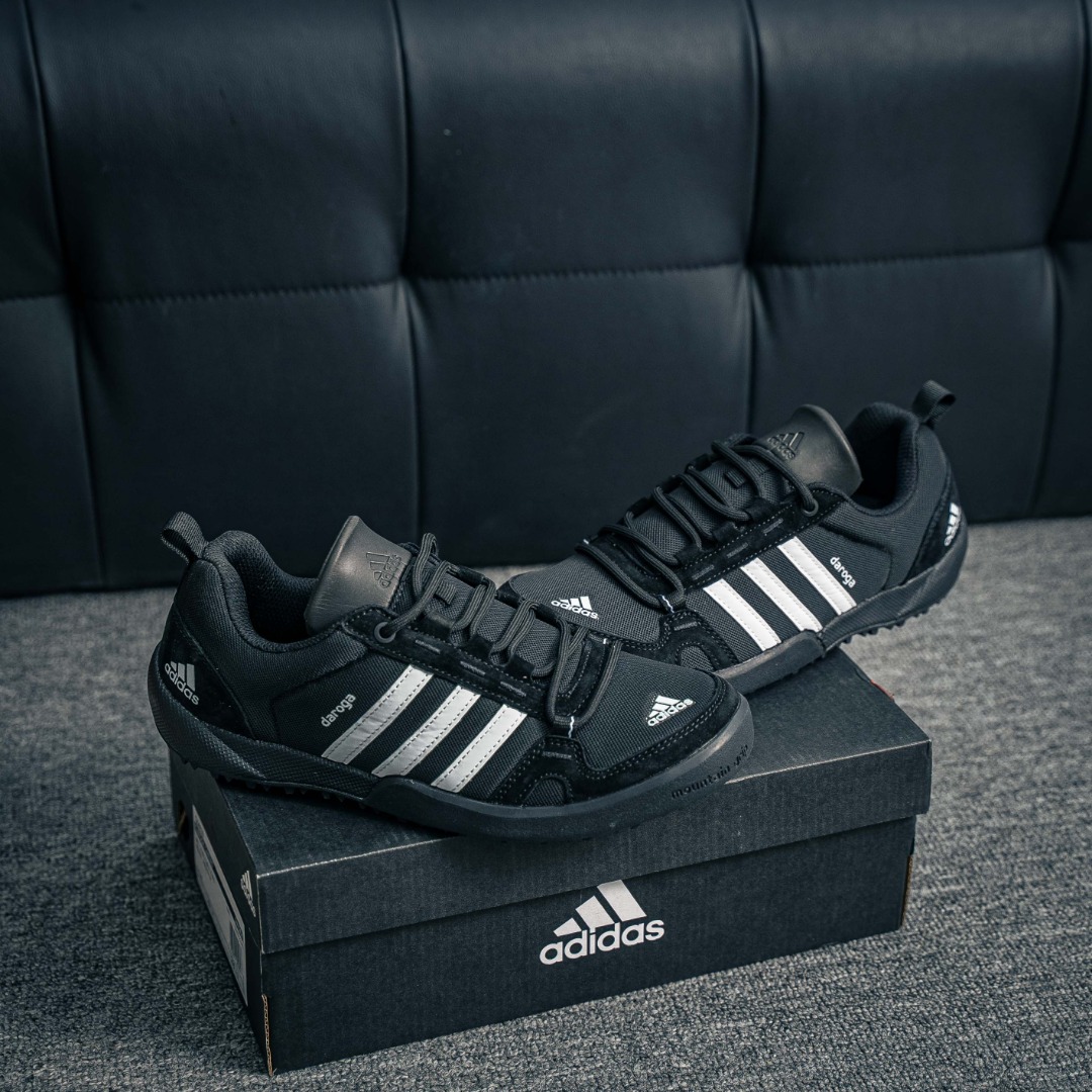 아디다스 아디다스 다로 상품 번호: Q34639