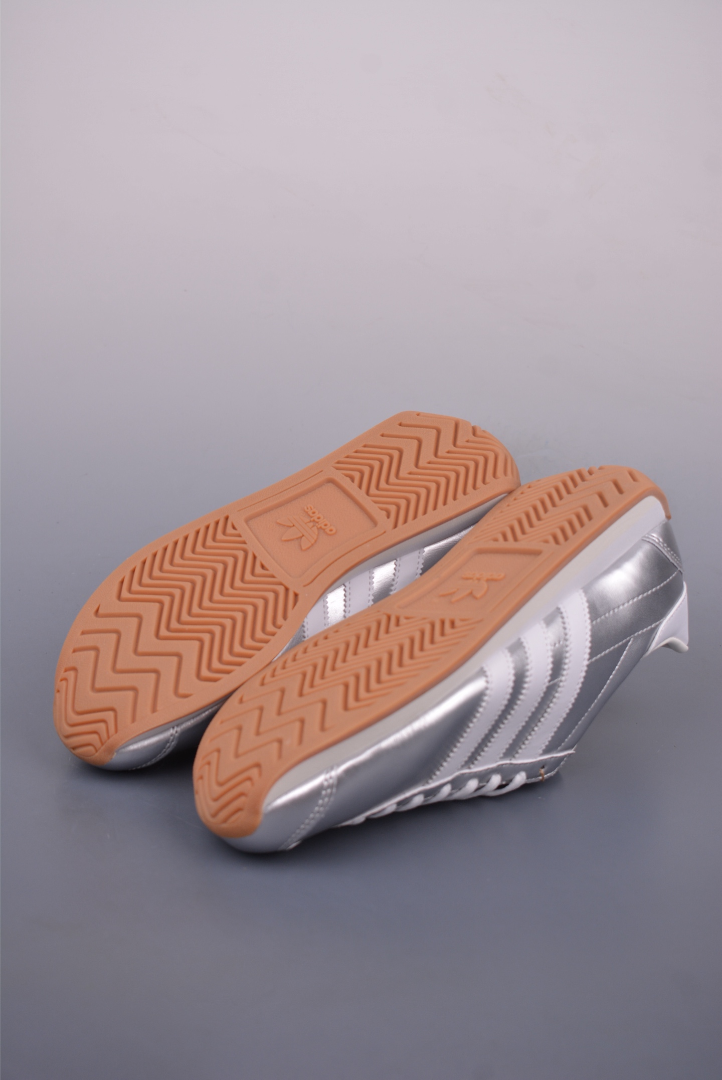 아디다스 오리지널 상품 번호: JP7636