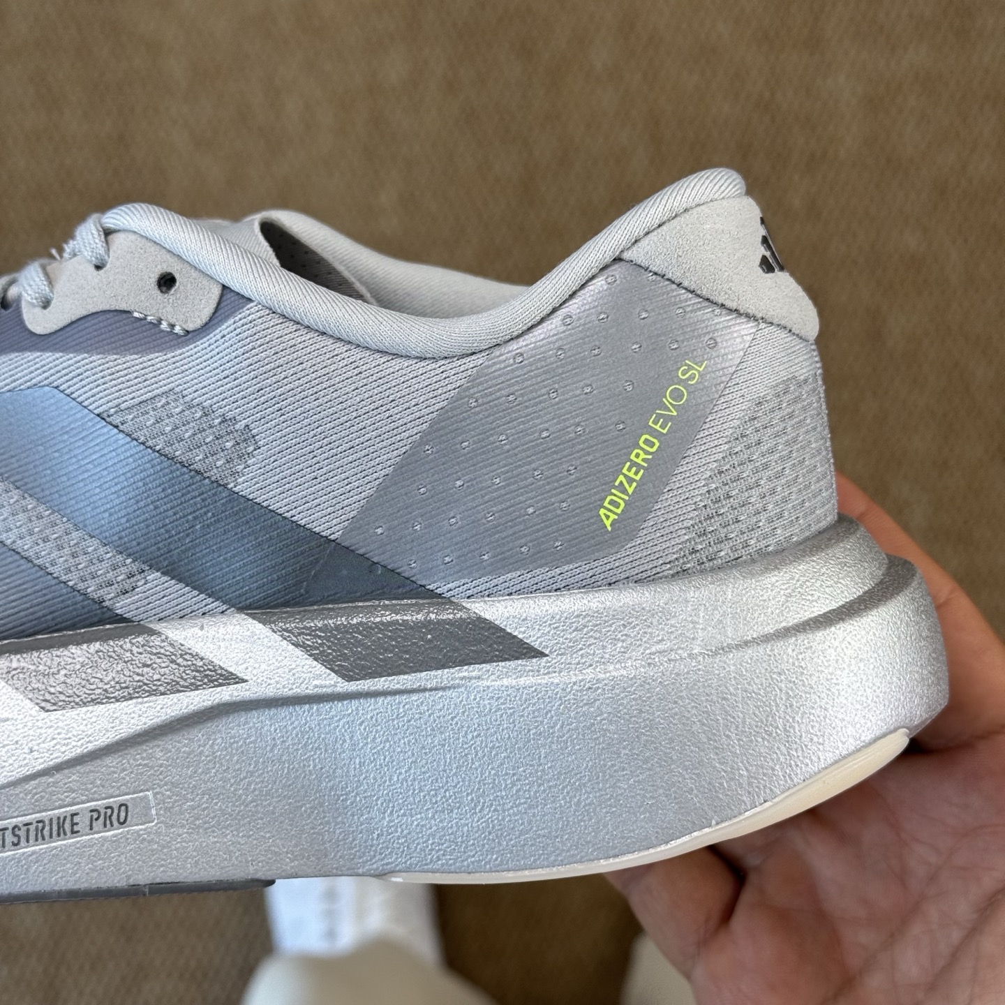 아디제로 에보 상품 번호: JR3418