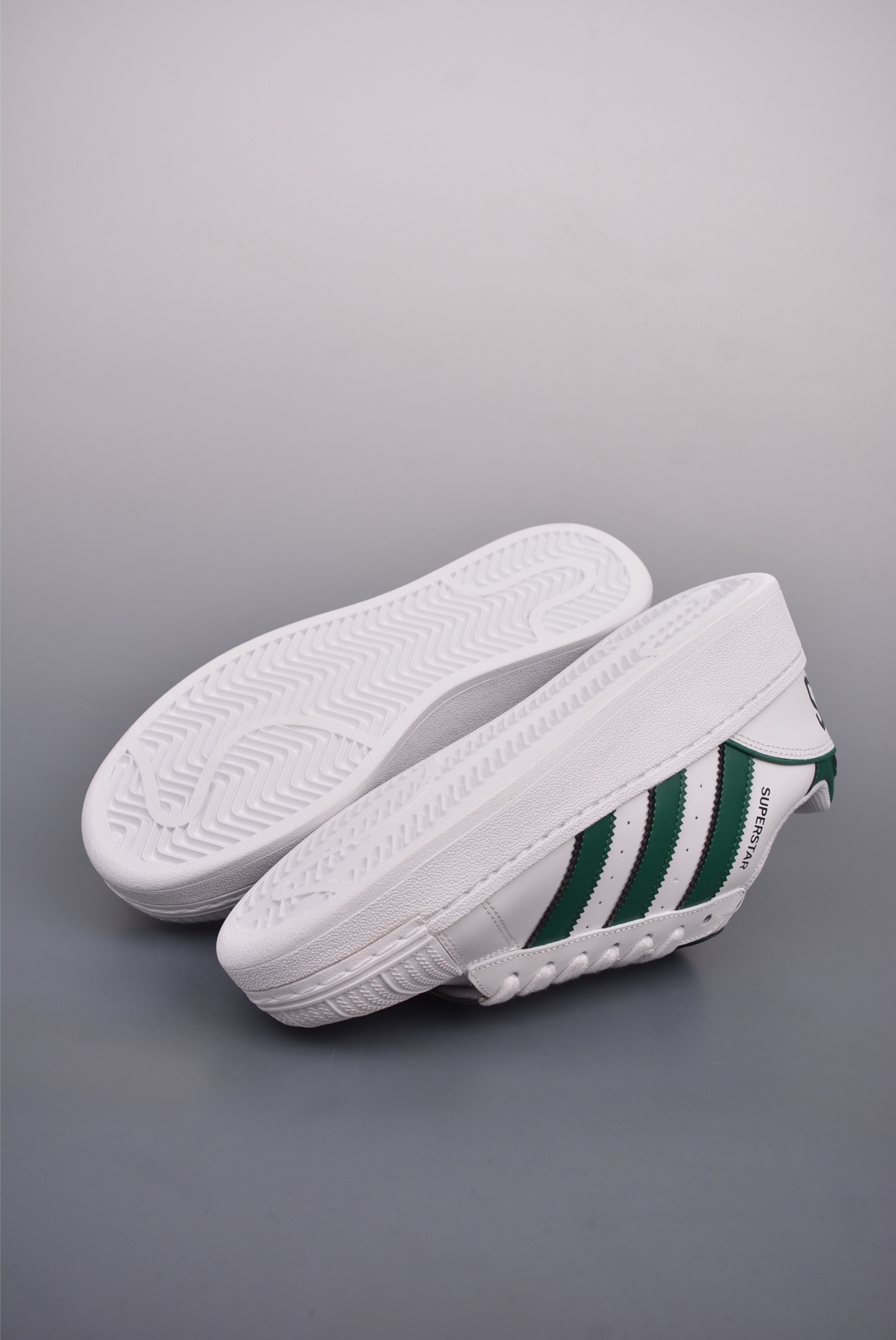 아디다스 오리지널 상품 번호: IE0760