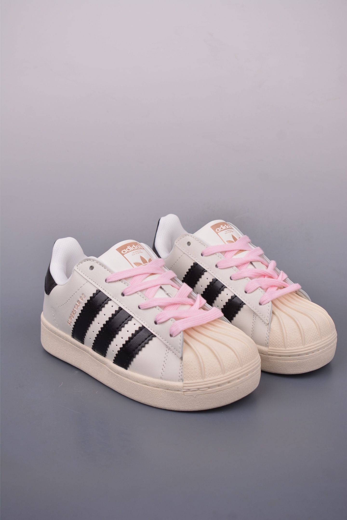 Pharrell x Adid 상품 번호: JI4268