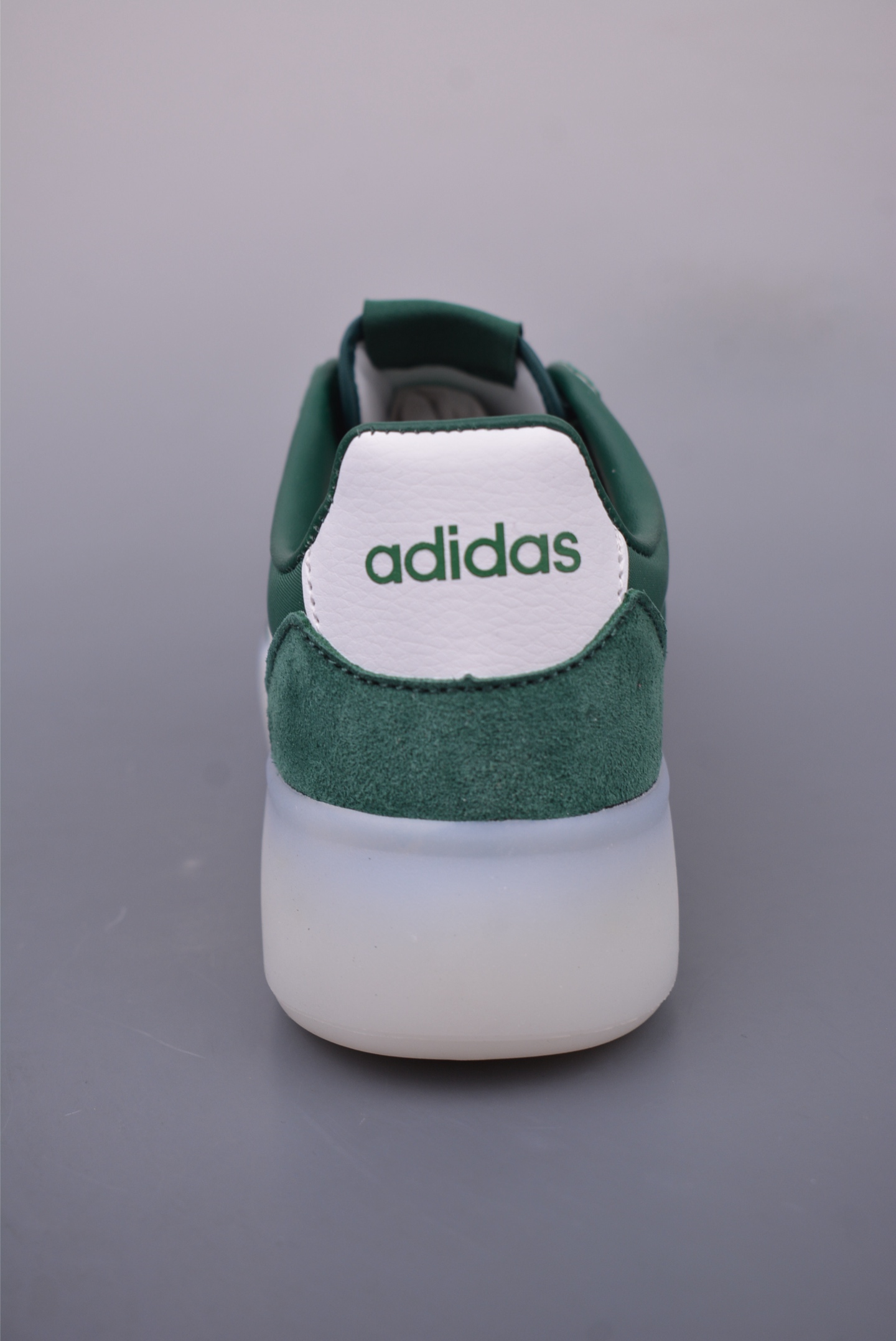 아디다스 바레다 상품 번호: JI2318