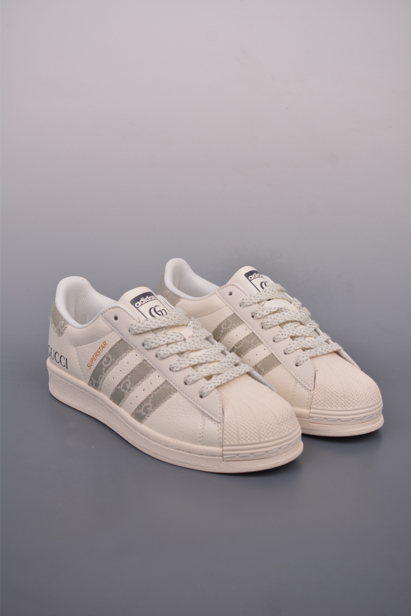 아디다스 오리지널 상품 번호: BZ2511