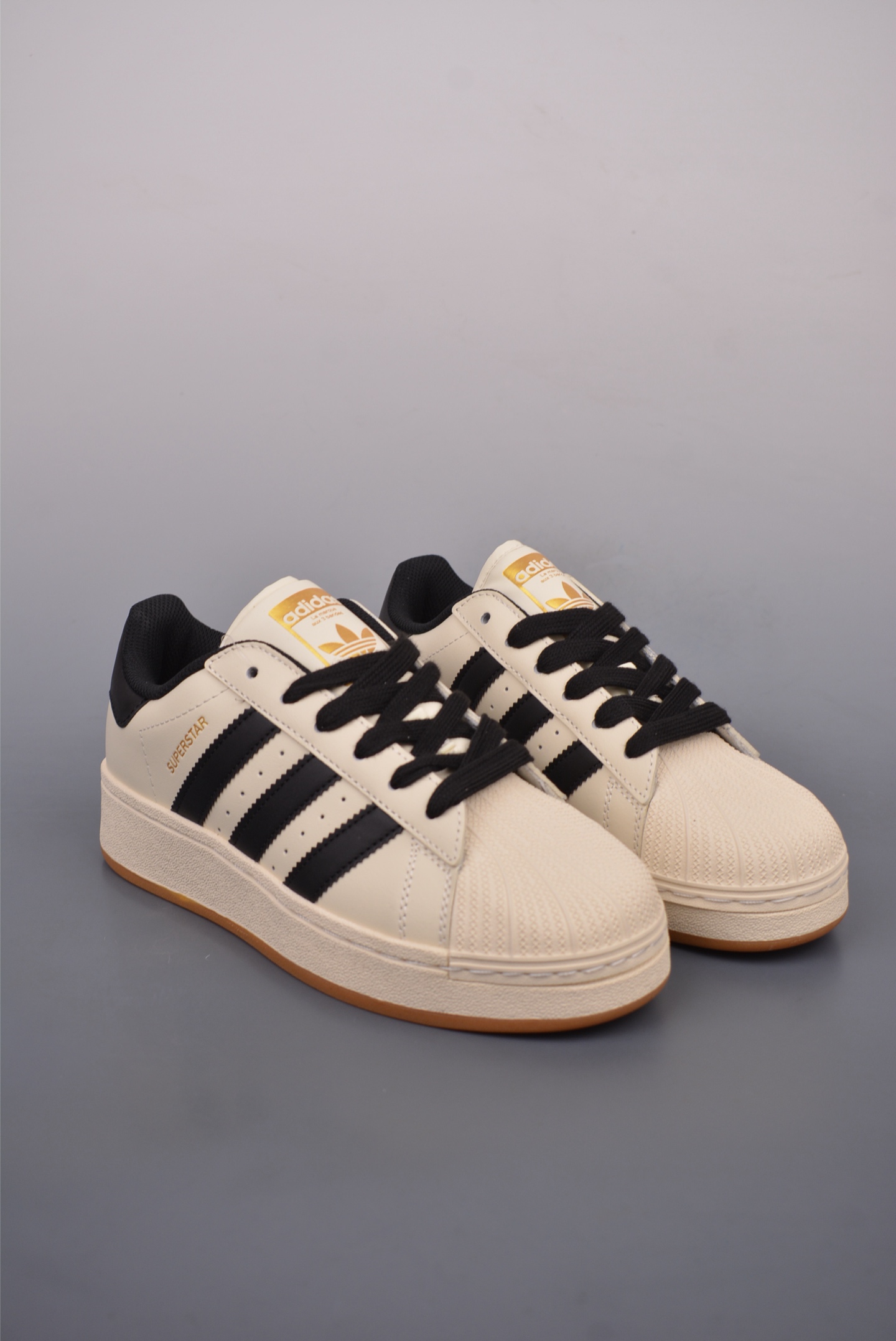 아디다스 오리지널 상품 번호: ID5698