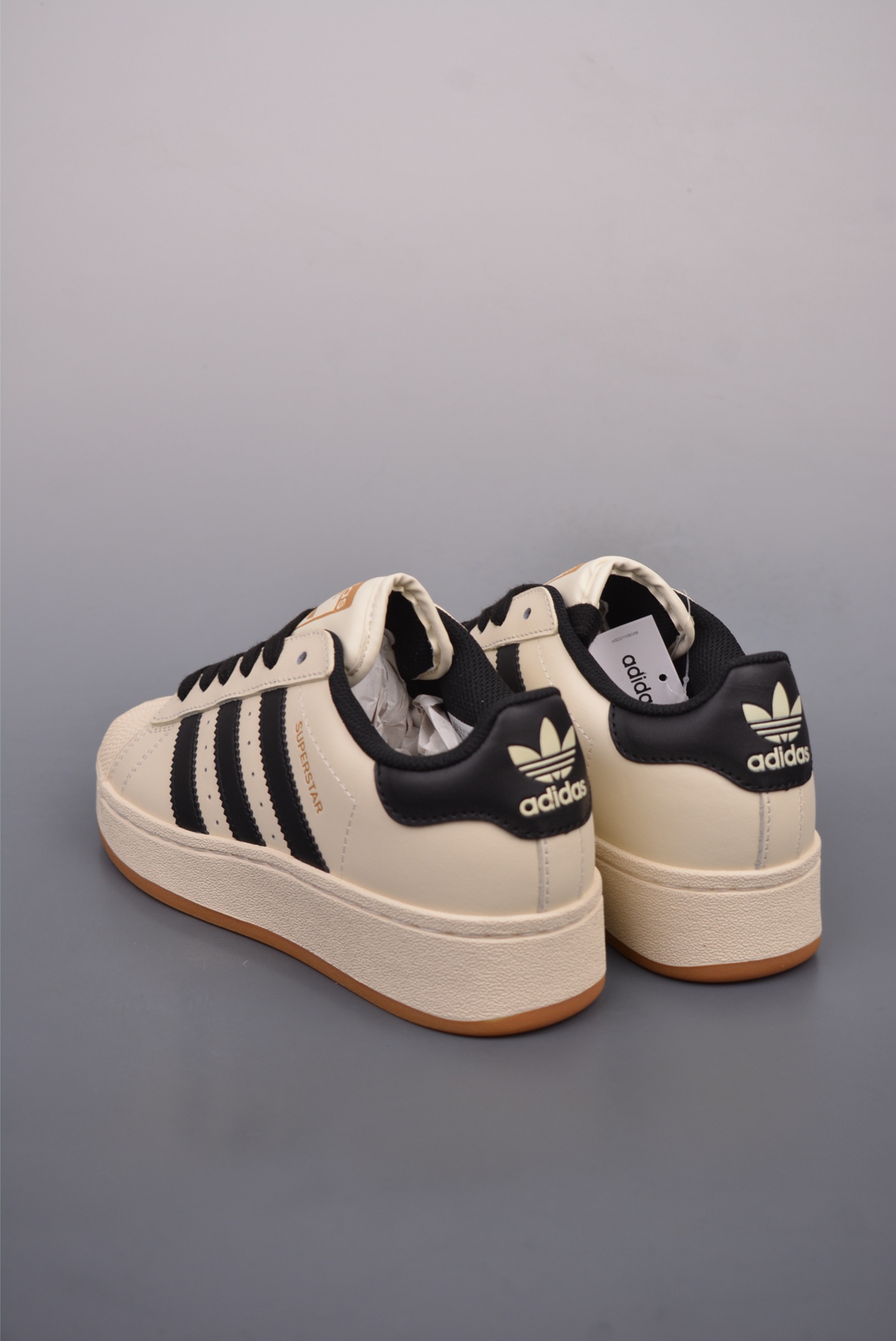 아디다스 오리지널 상품 번호: ID5698