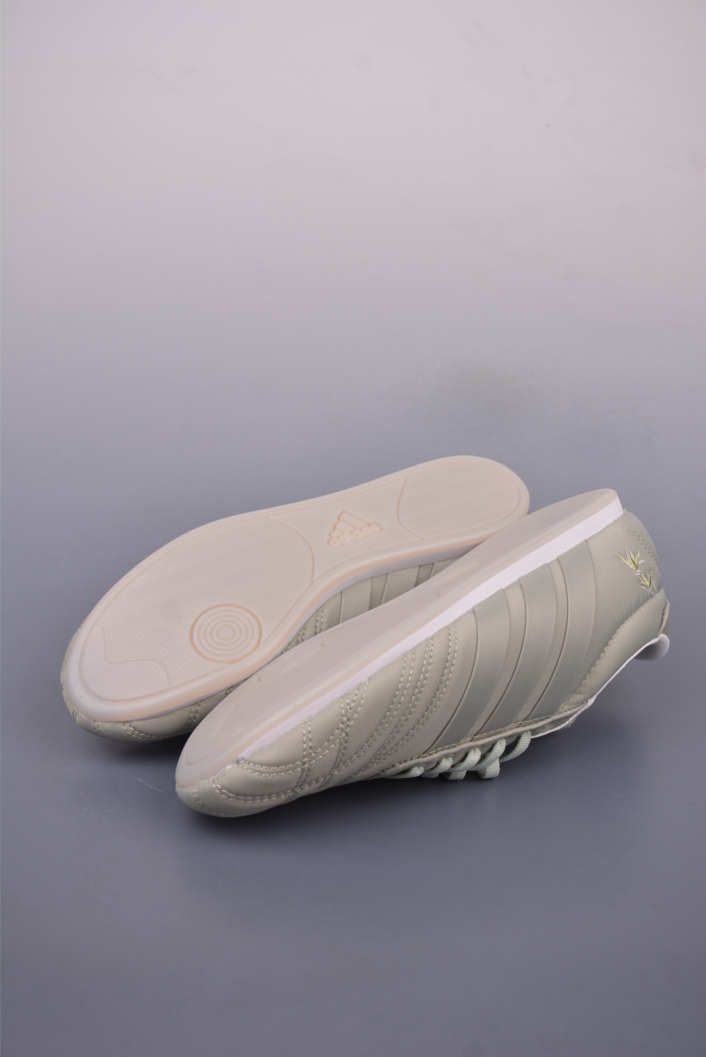 아디다스 오리지널 상품 번호: JR7449