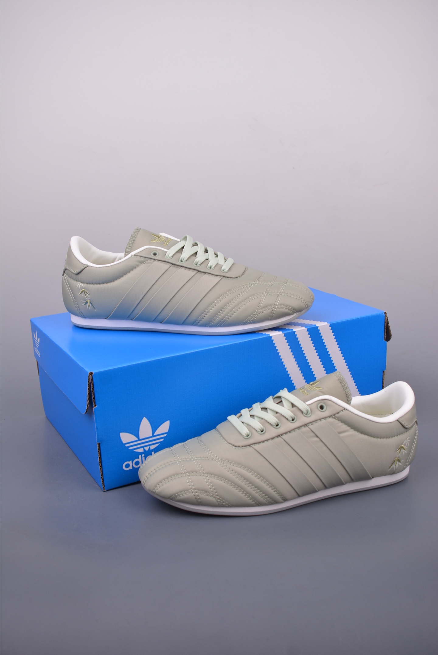 아디다스 오리지널 상품 번호: JR7449