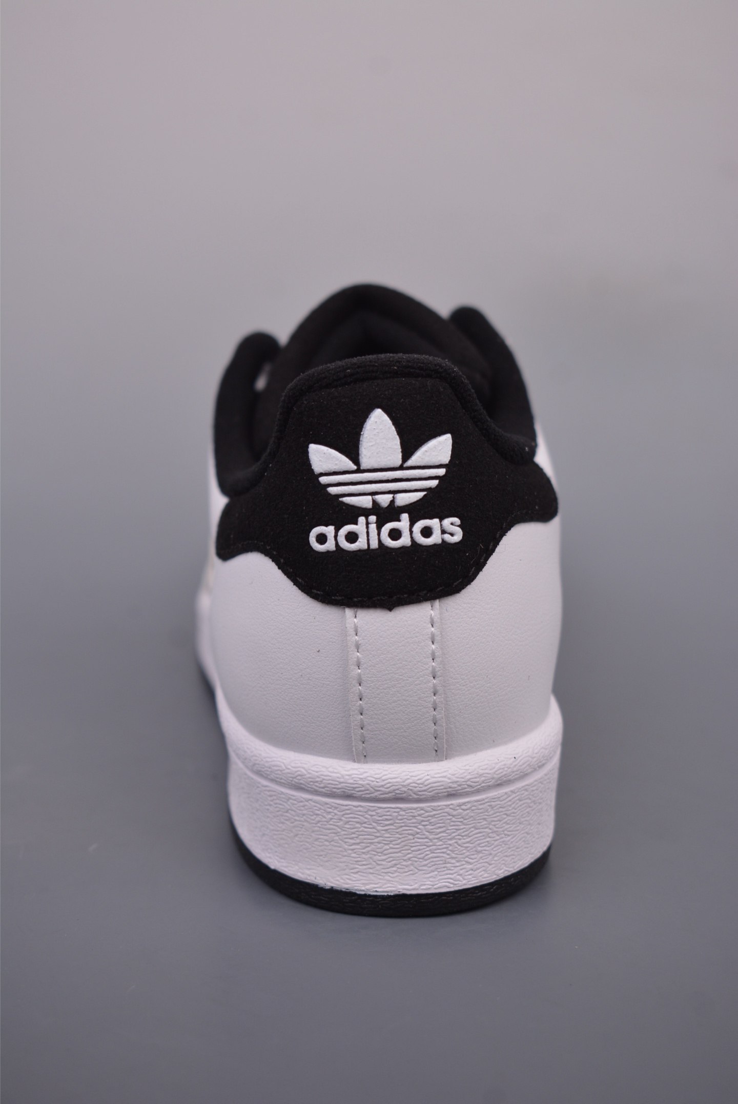 아디다스 오리지널 상품 번호: JH5469