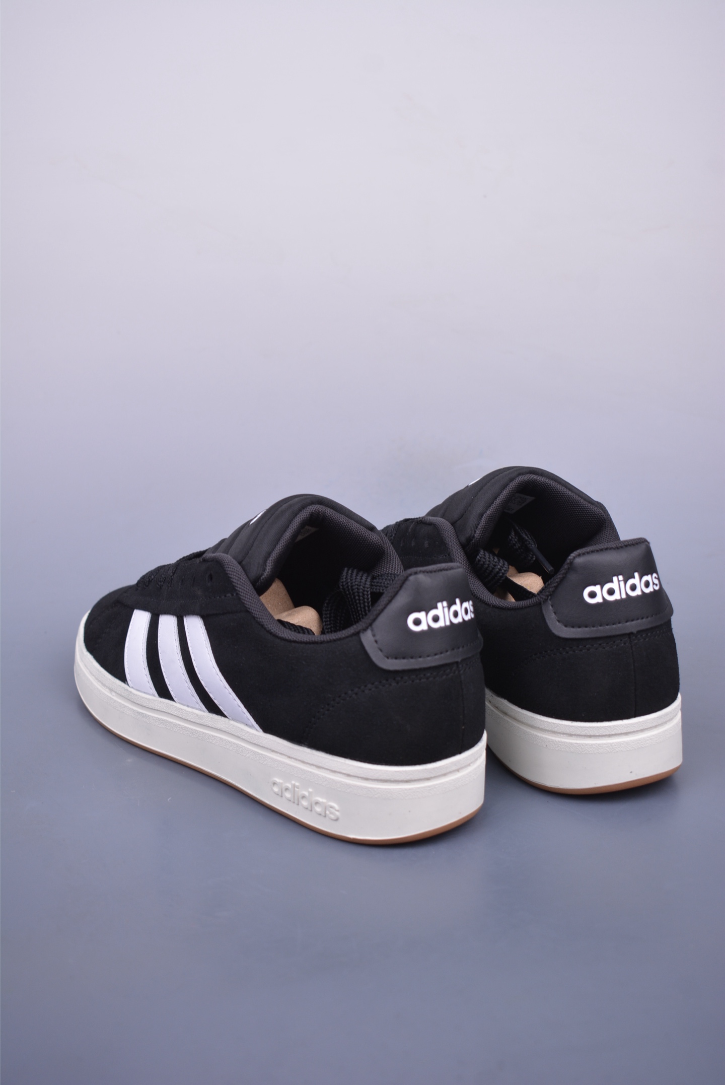 아디다스 그랜드 CO 상품 번호: JR0543