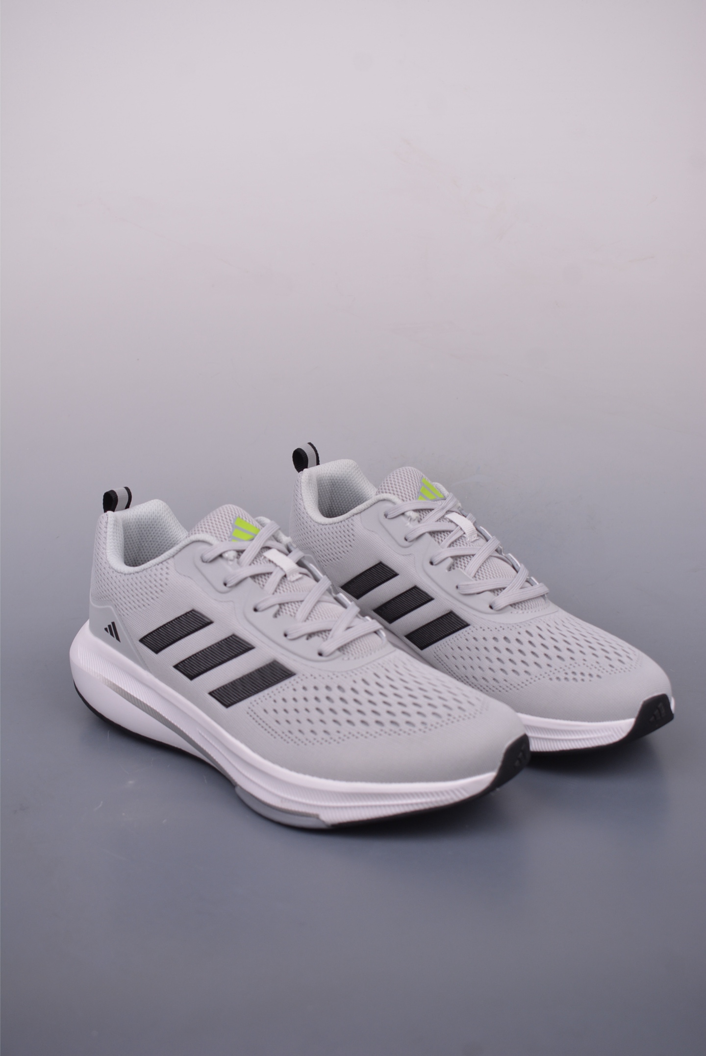 아디다스 아디다스 슈퍼 상품 번호: AQ0883