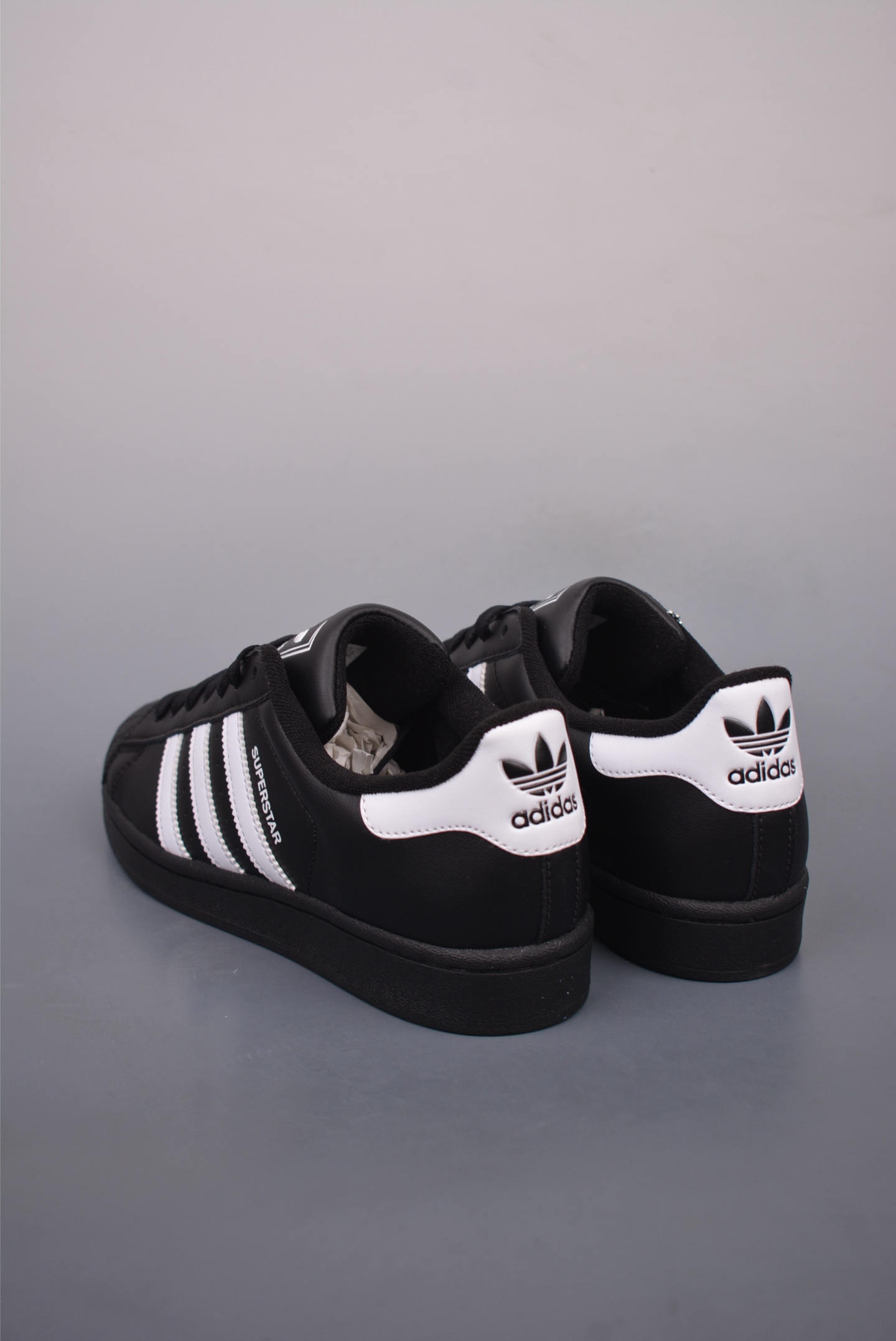 클래식 블랙 앤 화이트 아디다스 오리 상품 번호: JI0079