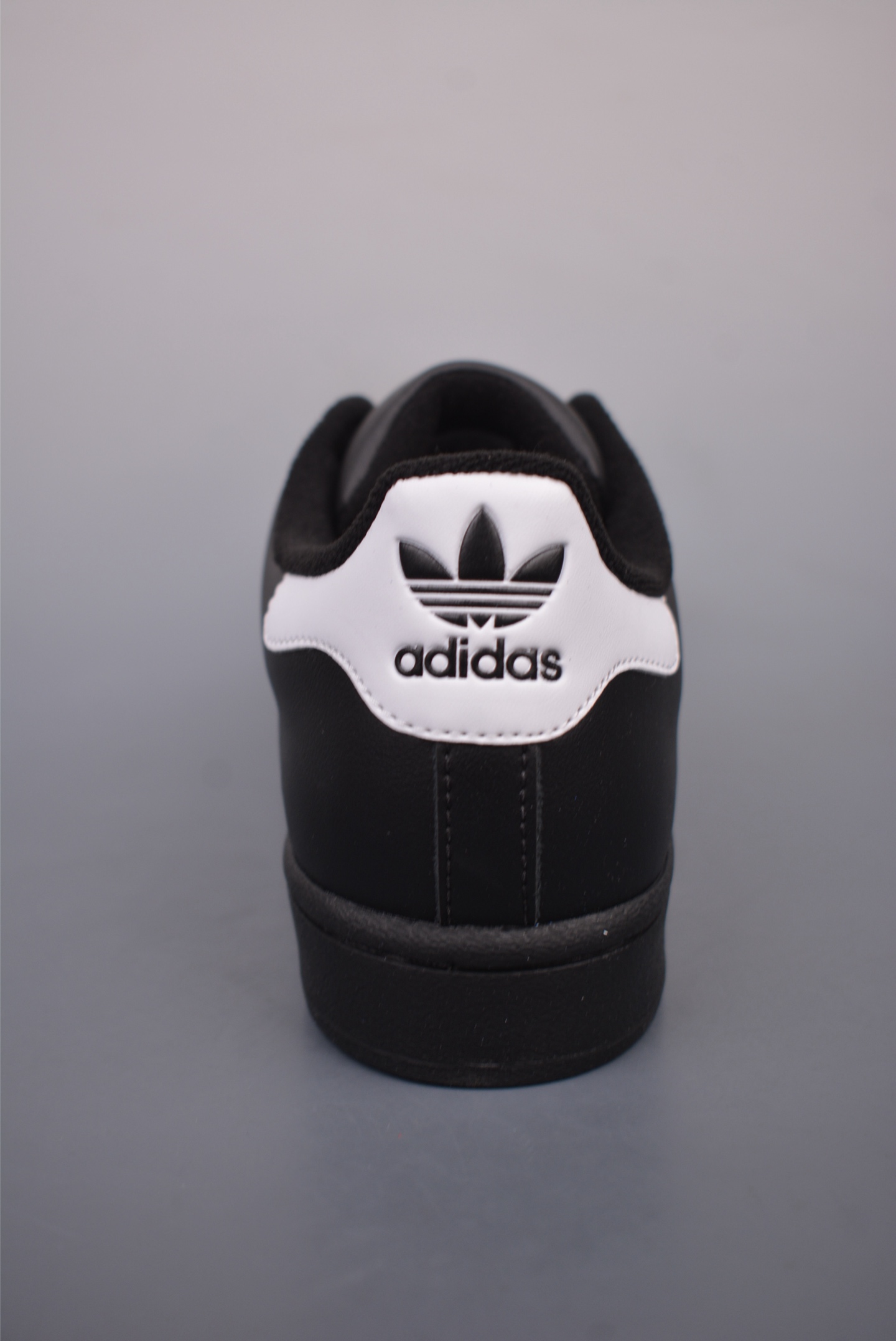 클래식 블랙 앤 화이트 아디다스 오리 상품 번호: JI0079