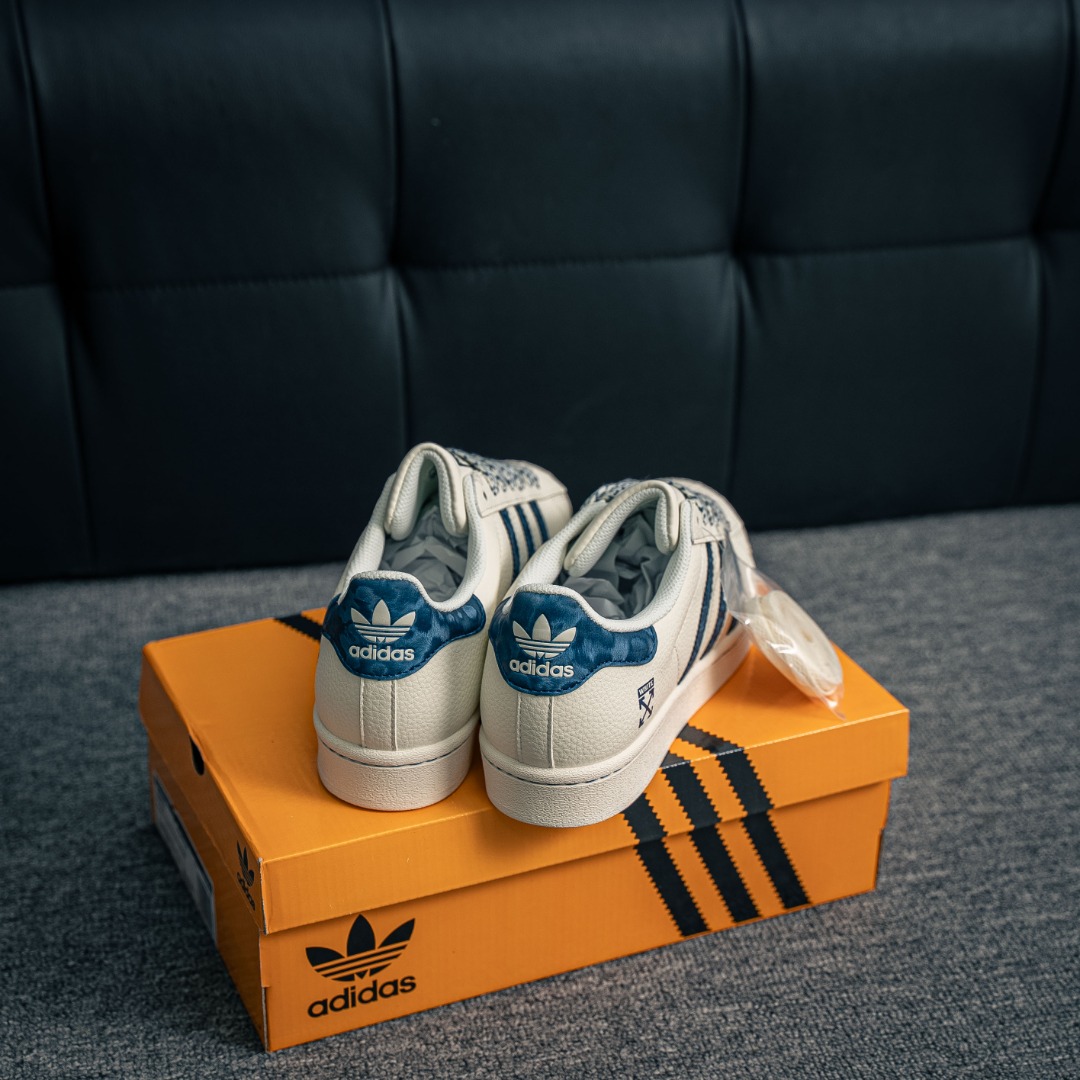 아디다스 아디다스 샴록 O 상품 번호: HS3074