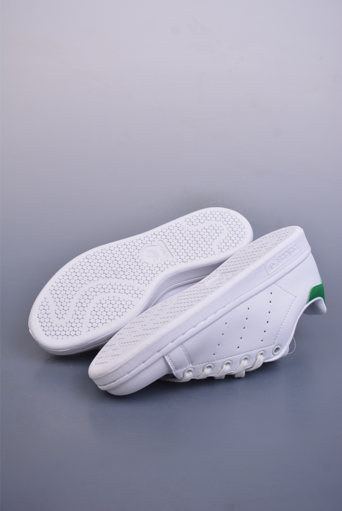 아디다스 스탠 스미 상품 번호: M20324