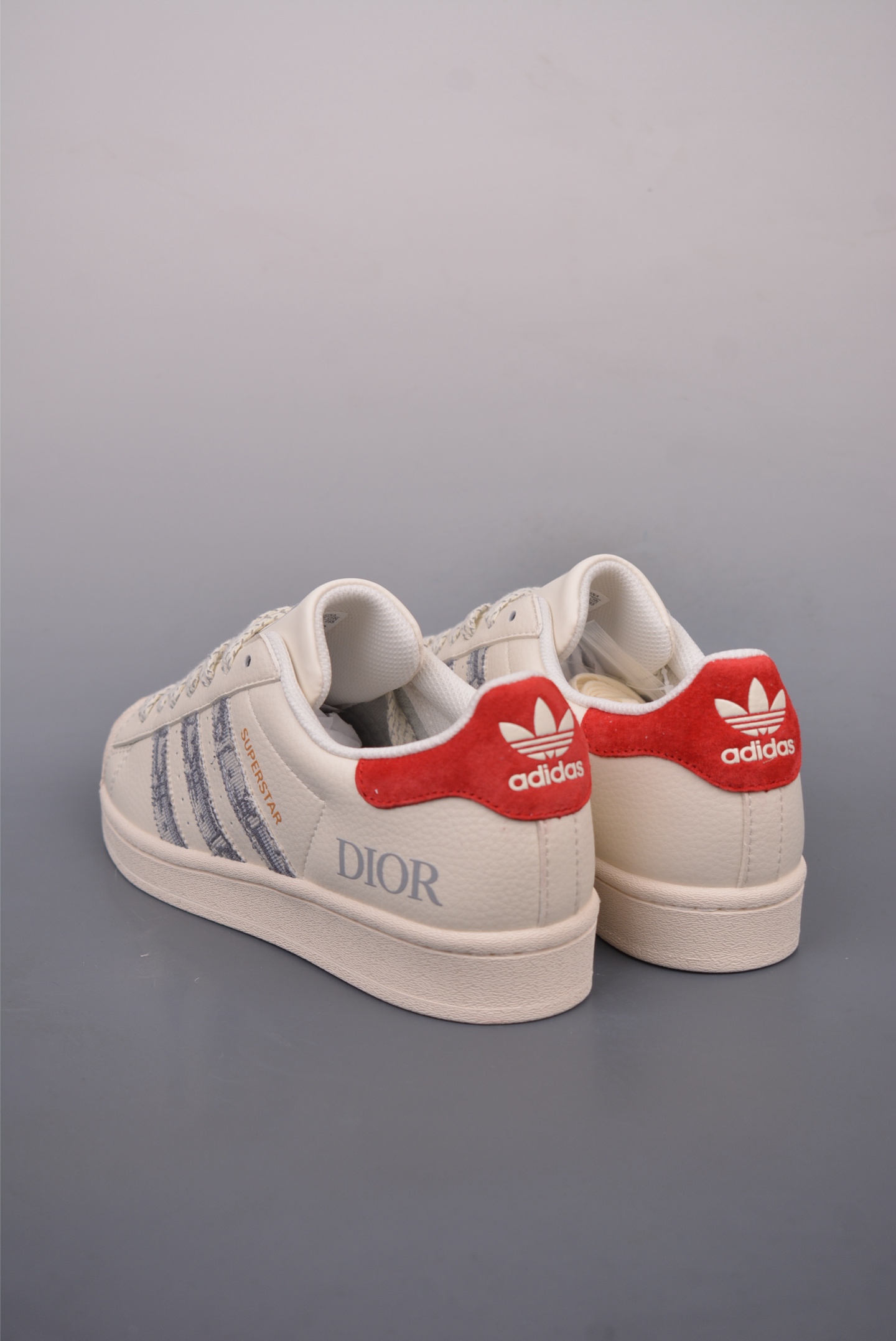 아디다스 오리지널 상품 번호: BZ2506