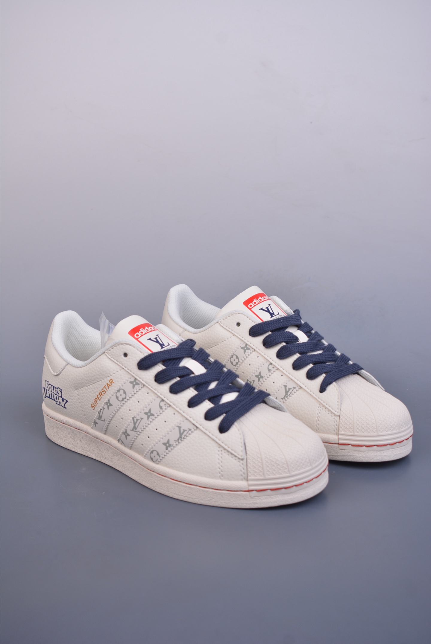 아디다스 오리지널 상품 번호: SD6802