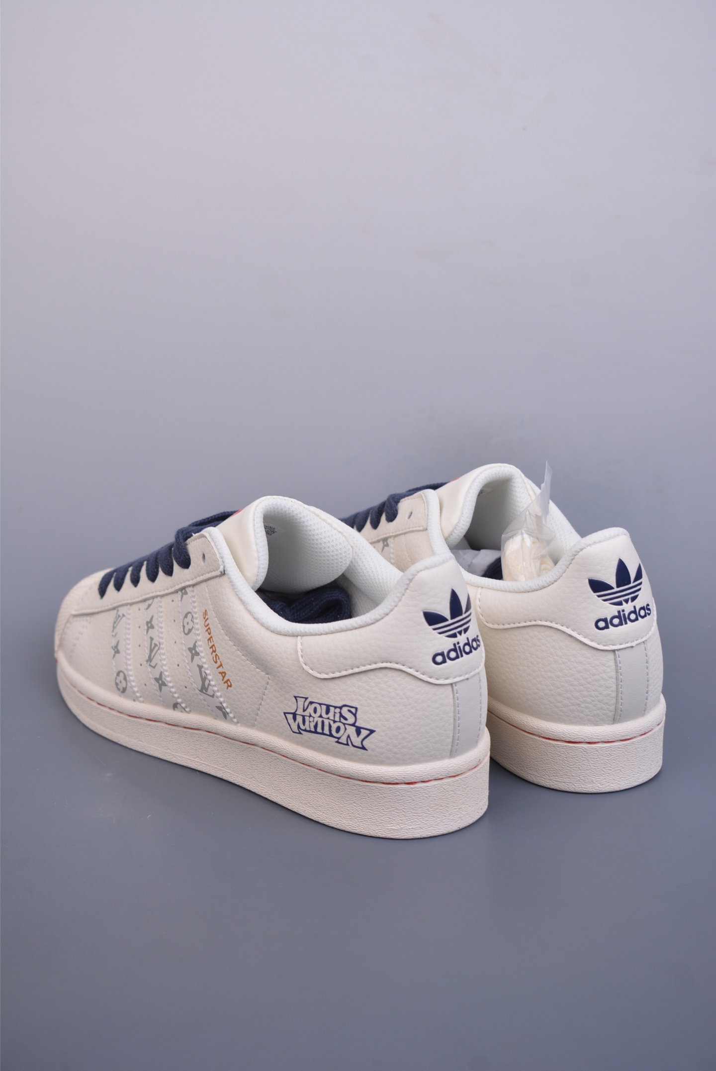 아디다스 오리지널 상품 번호: SD6802