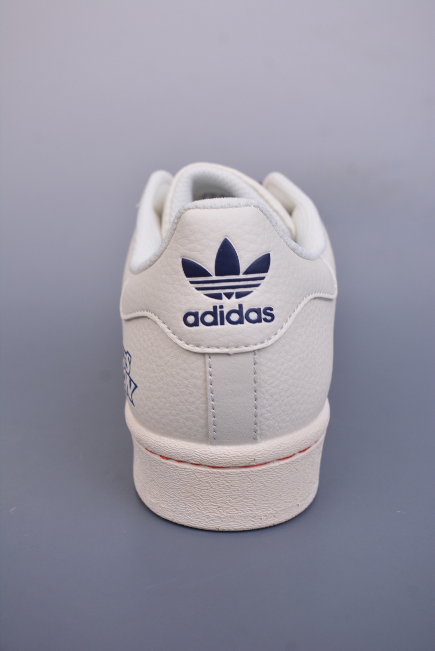 아디다스 오리지널 상품 번호: SD6802