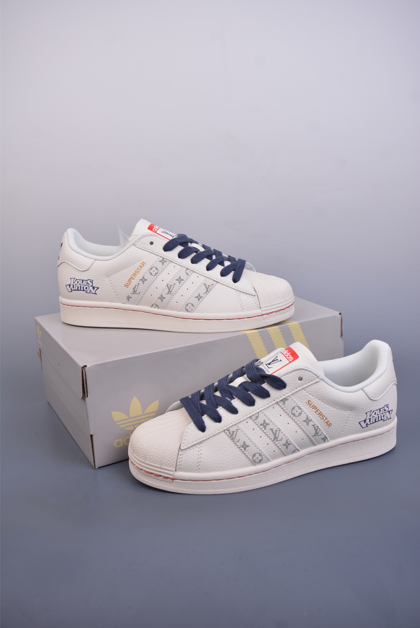 아디다스 오리지널 상품 번호: SD6802