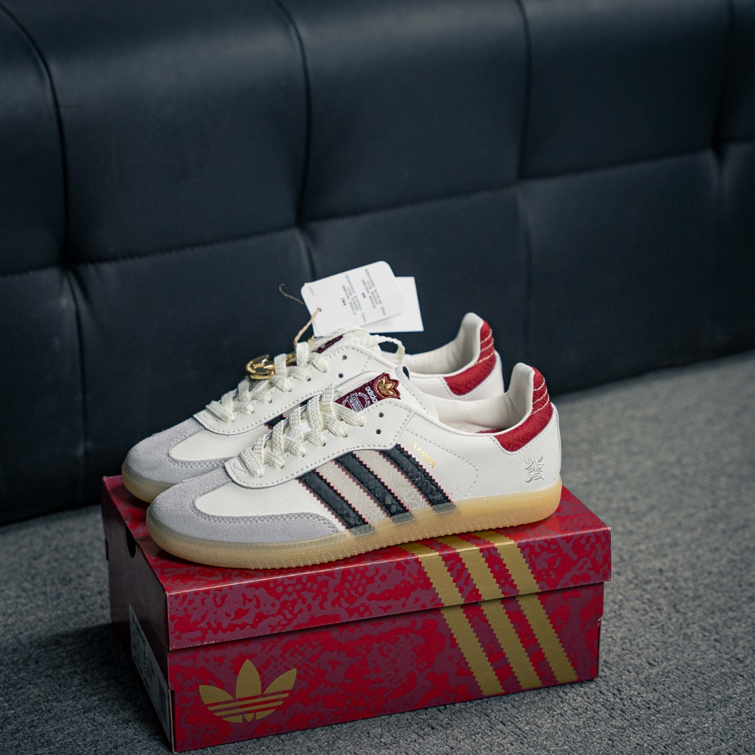 새해 한정 아디다스 샘 상품 번호: JQ5976