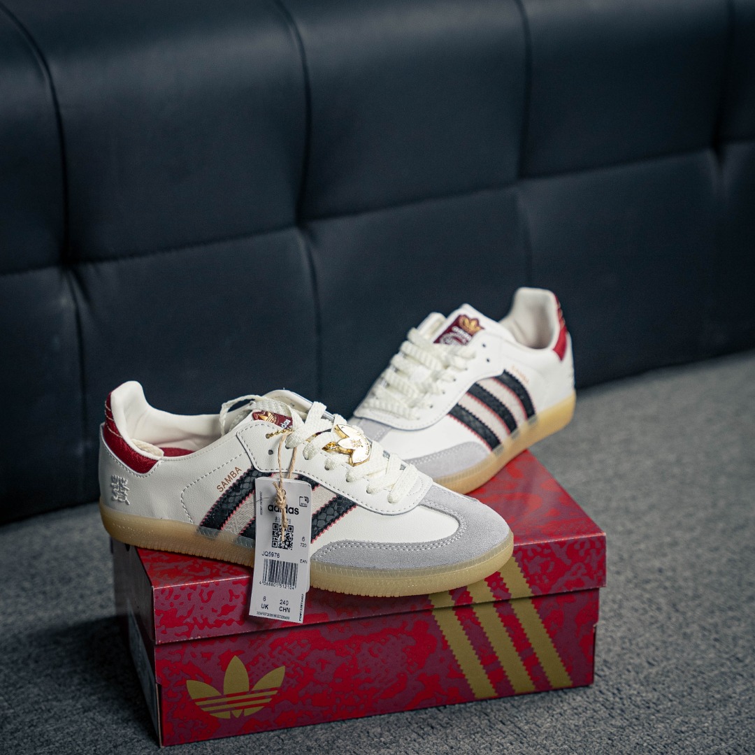 새해 한정 아디다스 샘 상품 번호: JQ5976
