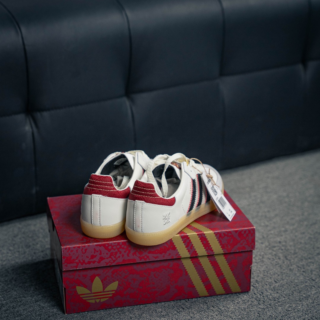 새해 한정 아디다스 샘 상품 번호: JQ5976