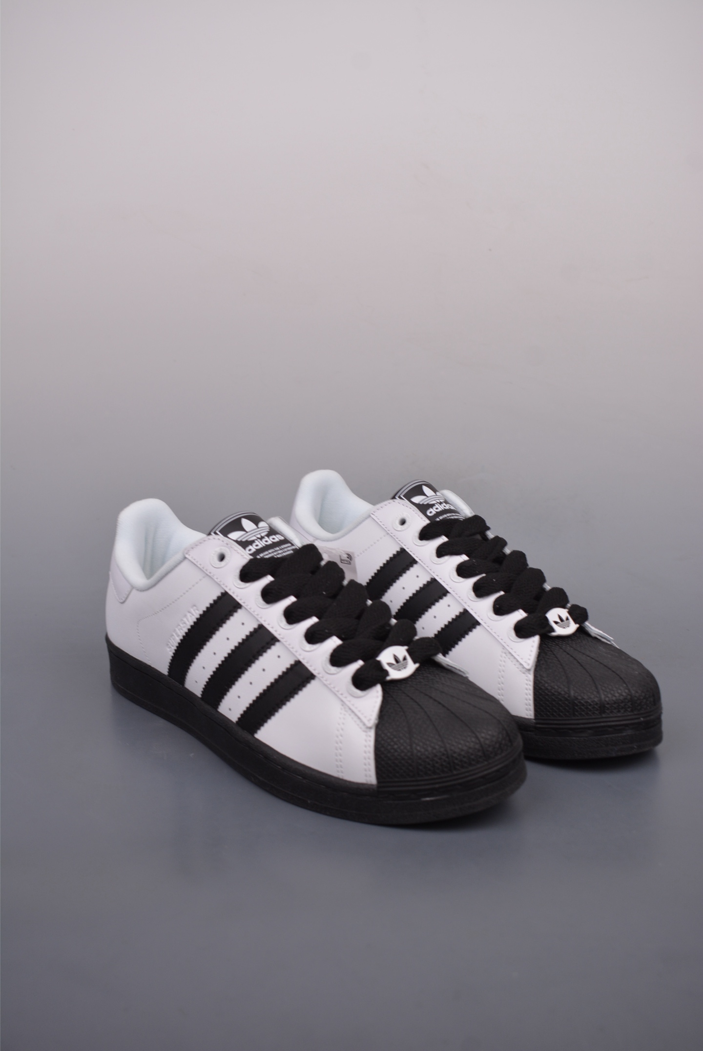 아디다스 오리지널 상품 번호: JI0124