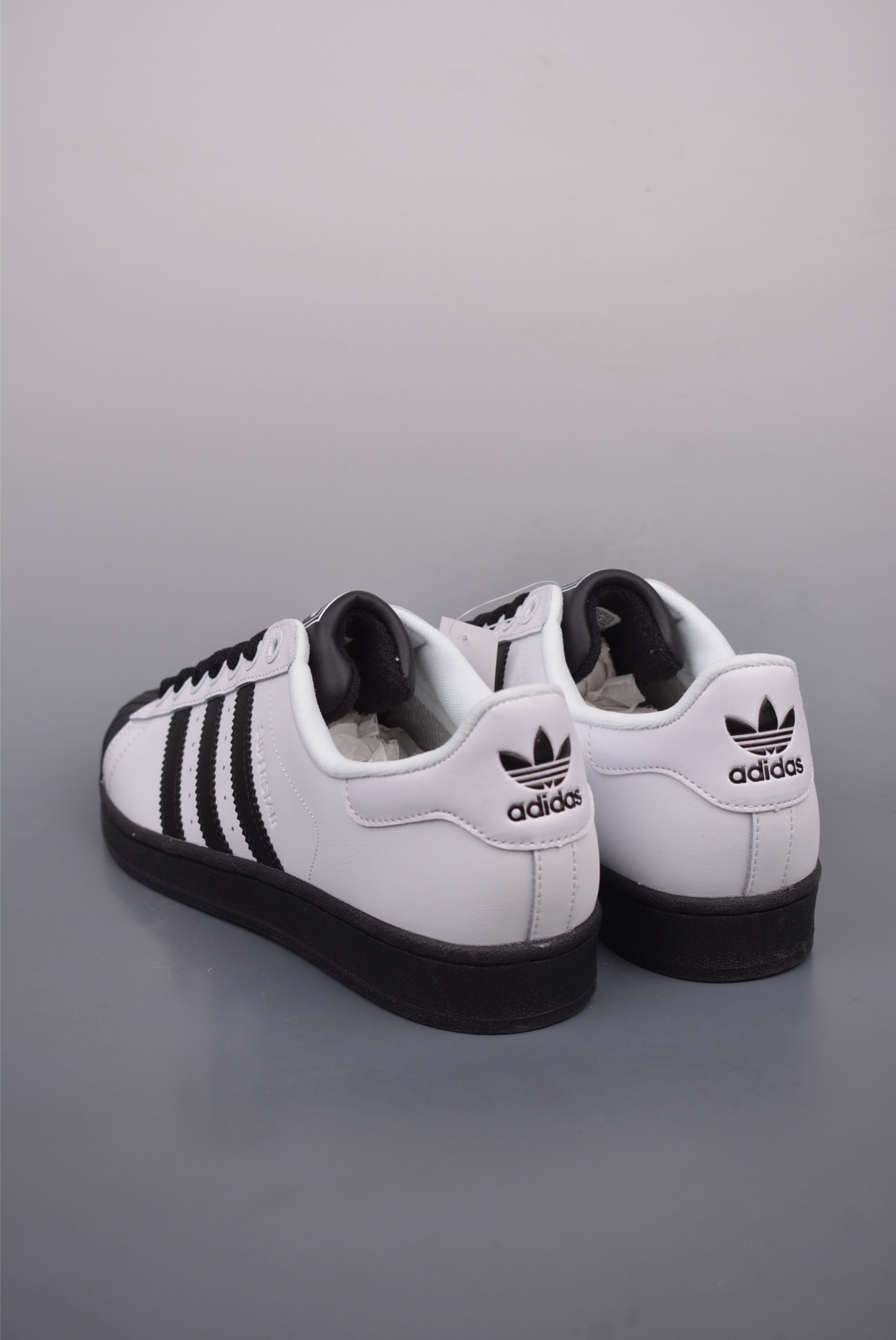 아디다스 오리지널 상품 번호: JI0124