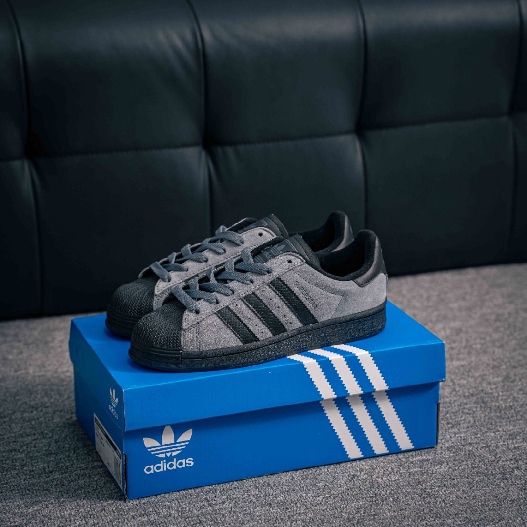 아디다스 아디다스 클로버 O 제품 번호: JH7697