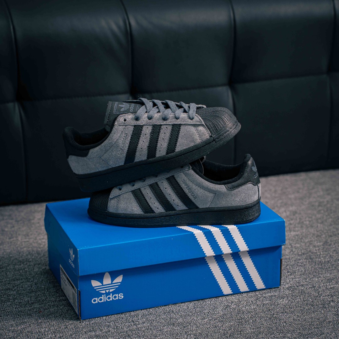 아디다스 아디다스 클로버 O 제품 번호: JH7697