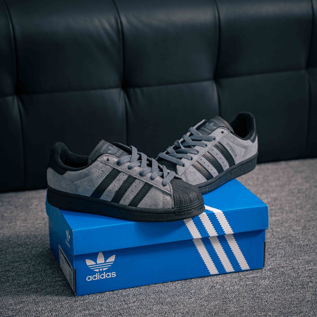 아디다스 아디다스 클로버 O 제품 번호: JH7697