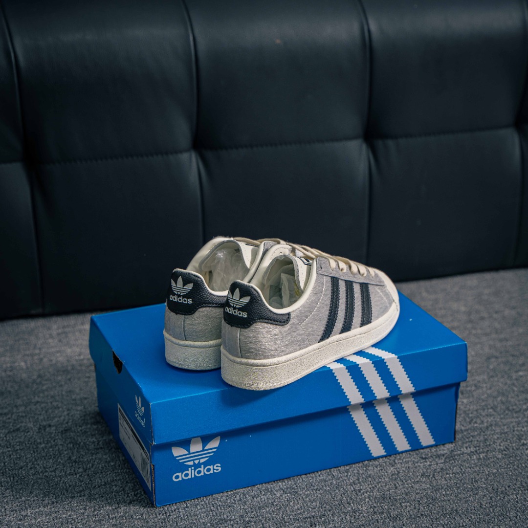 아디다스 아디다스 클로버 O 상품 번호: JQ7418