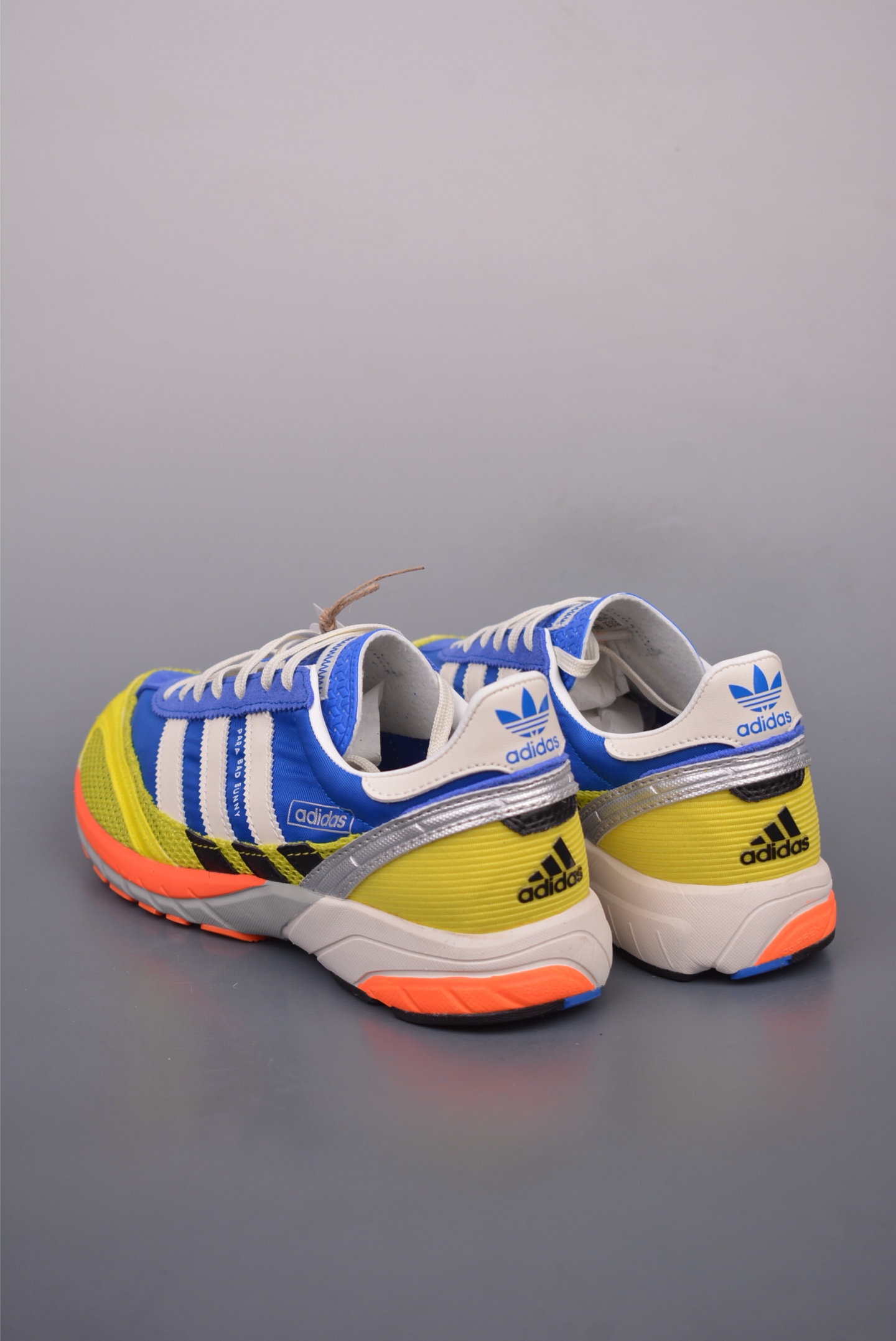 배드 버니 X 광고 상품 번호: JQ8757