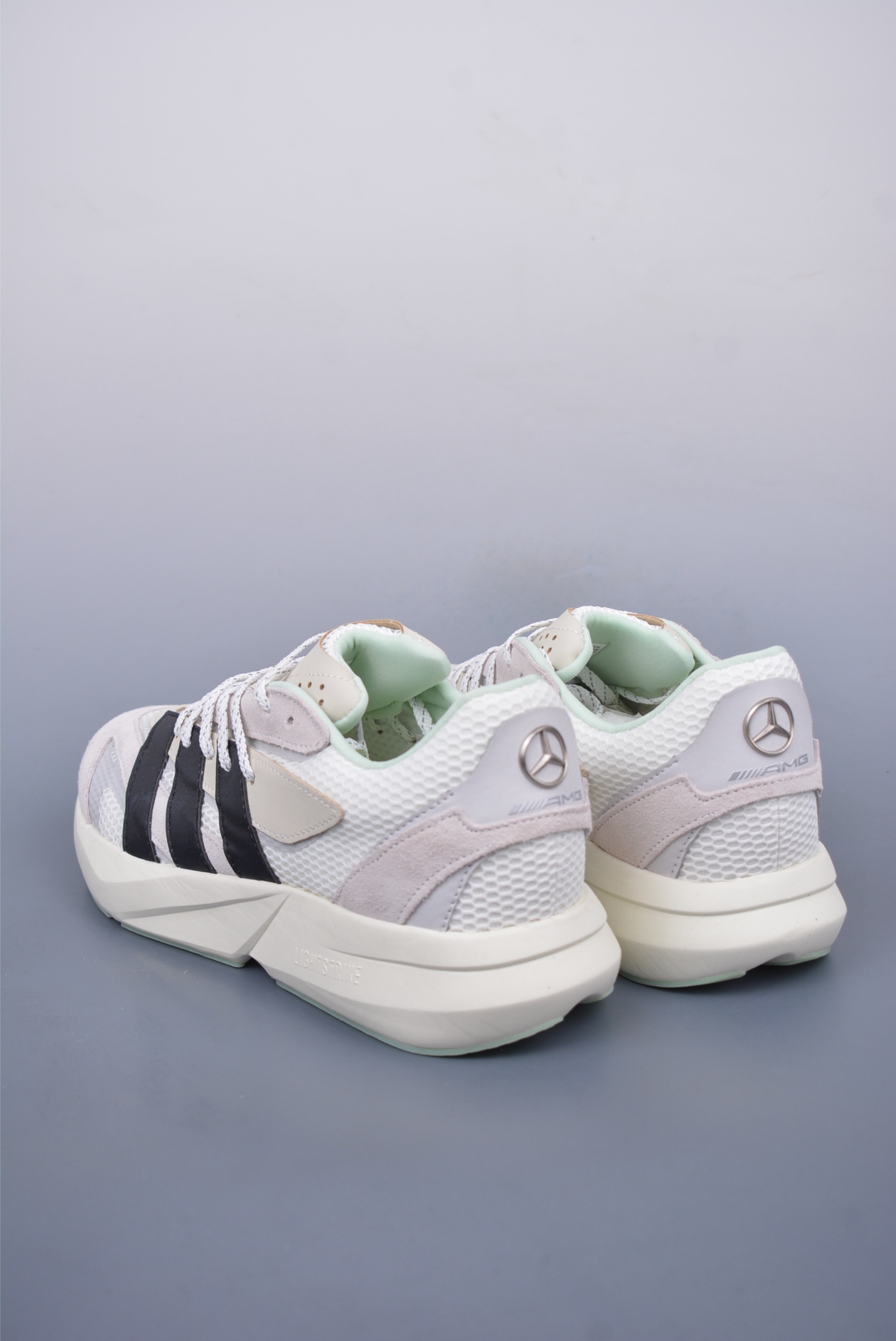 아디다스 라이트블라 상품 번호: JP8363