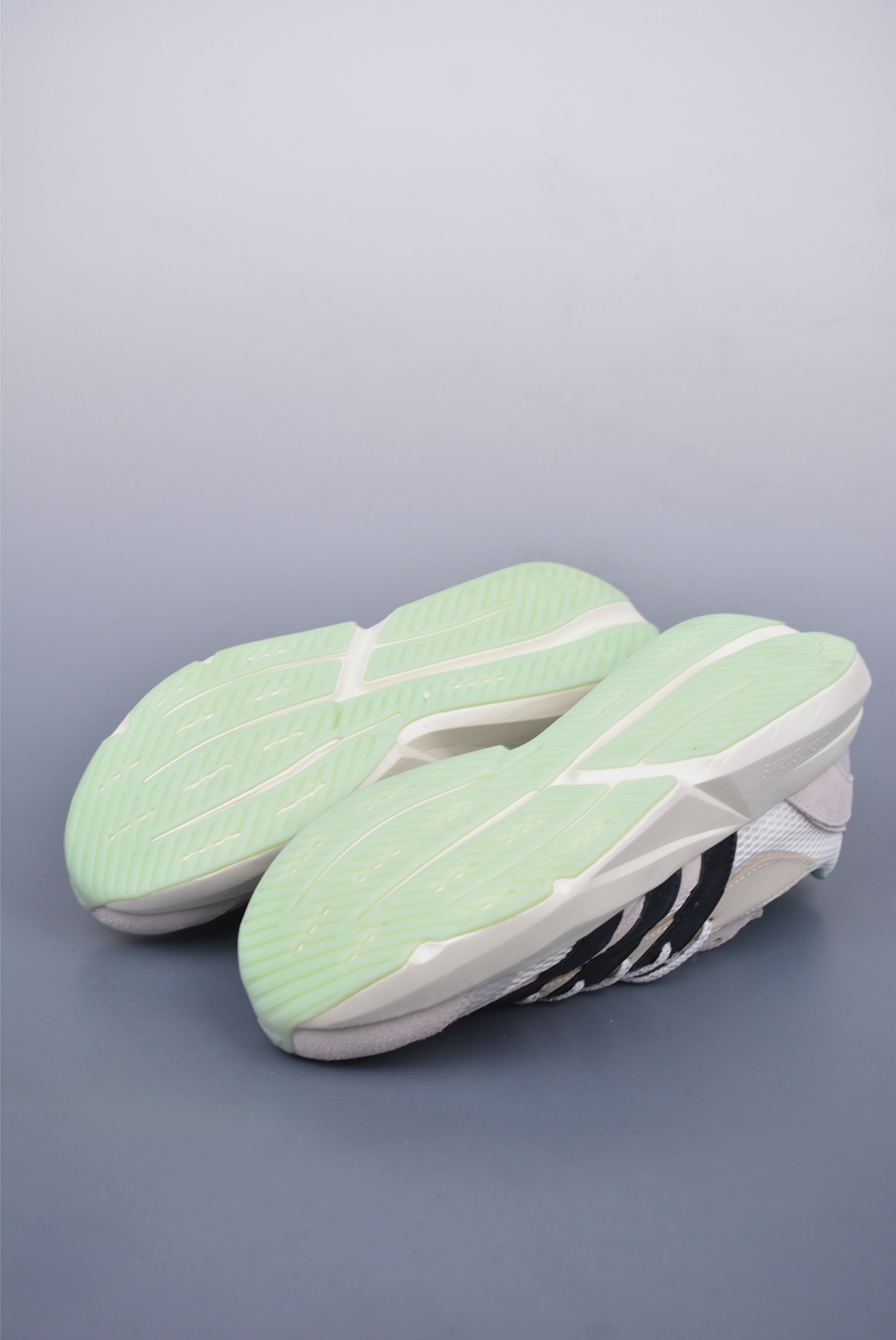 아디다스 라이트블라 상품 번호: JP8363