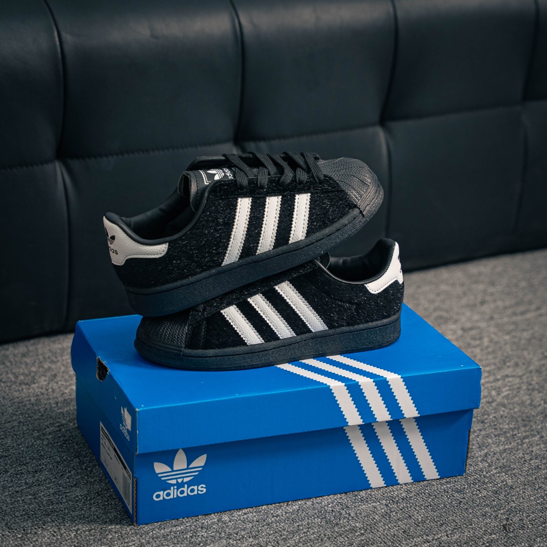 아디다스 아디다스 클로버 O 상품 번호: JH9475