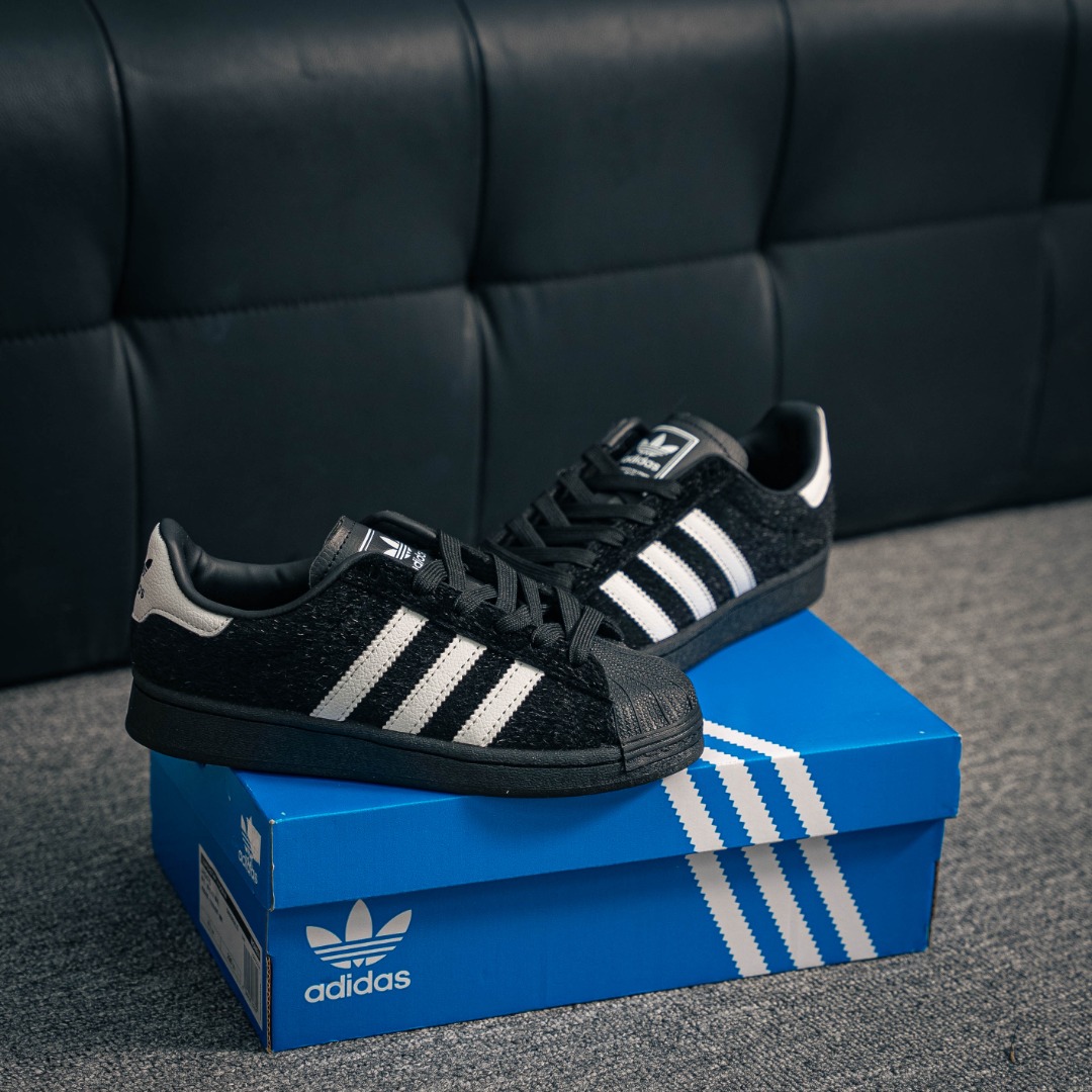 아디다스 아디다스 클로버 O 상품 번호: JH9475