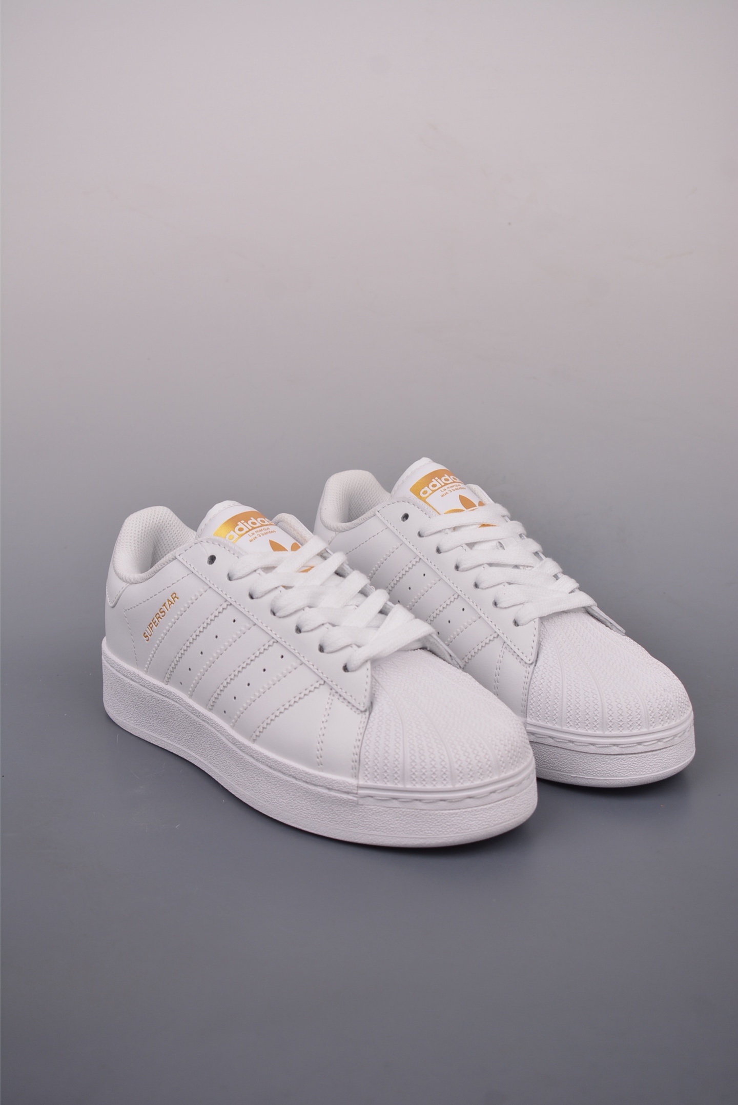 아디다스 오리지널 상품 번호: ID4655