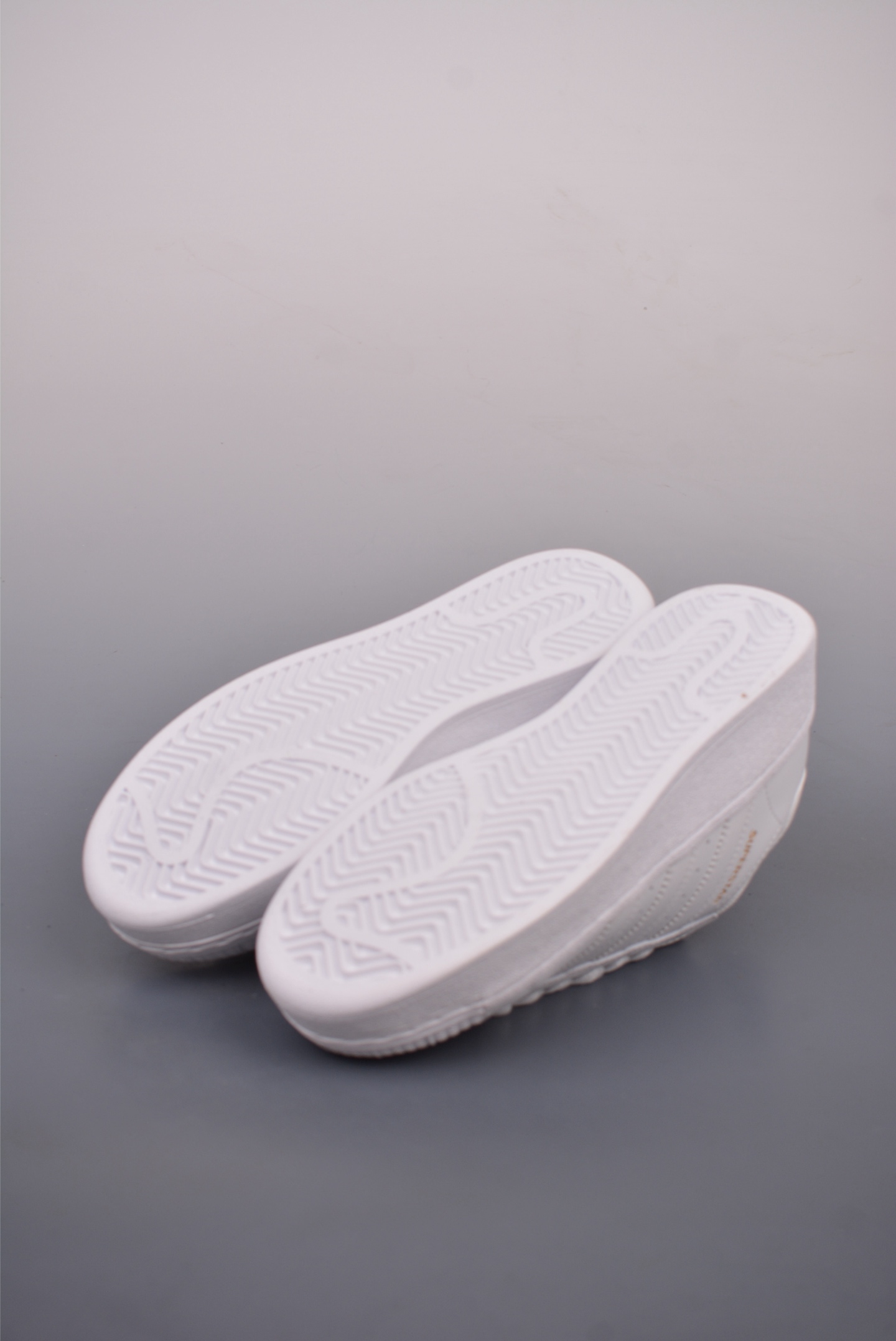 아디다스 오리지널 상품 번호: ID4655