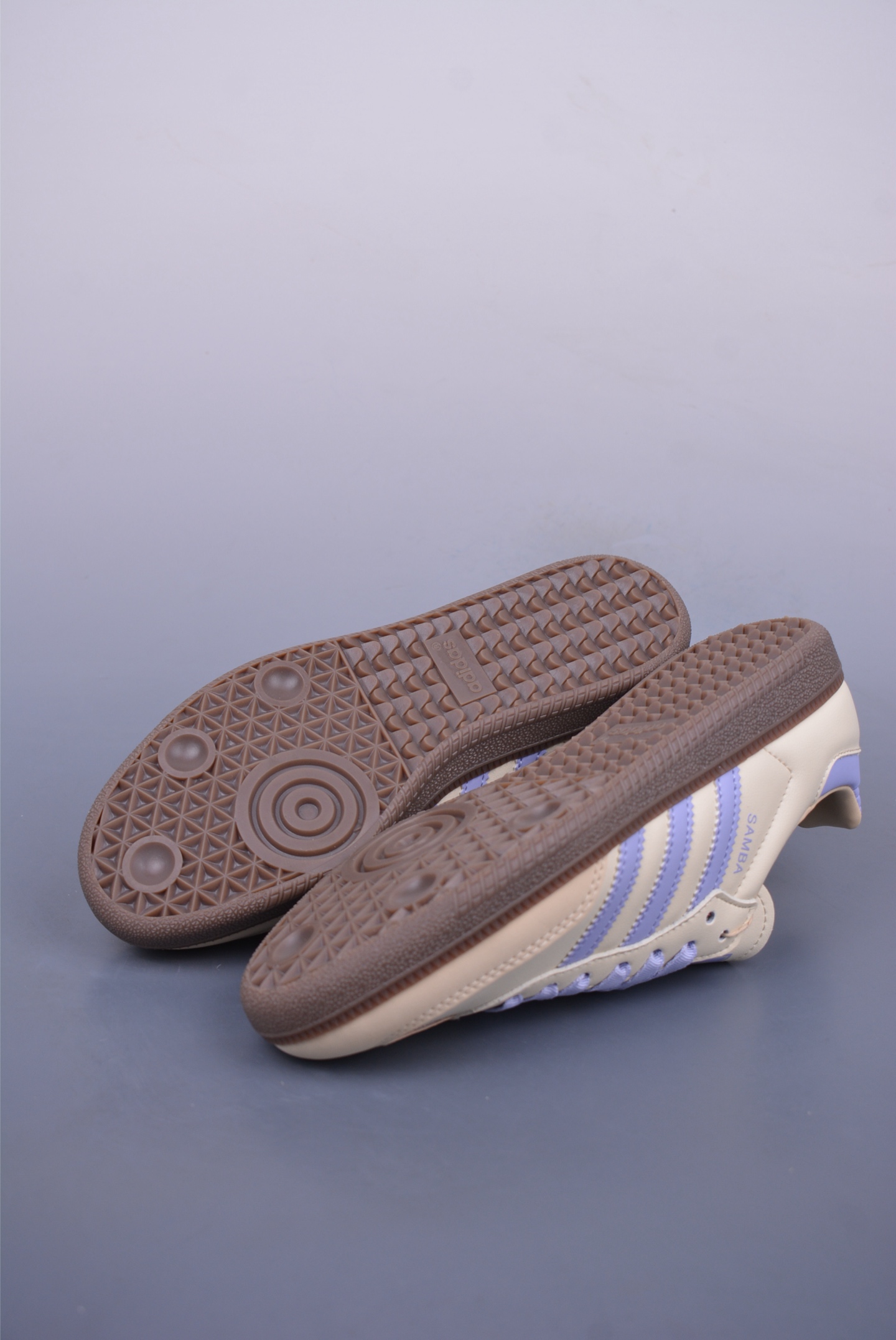 아디다스 클로버 삼바 상품 번호: JI2678