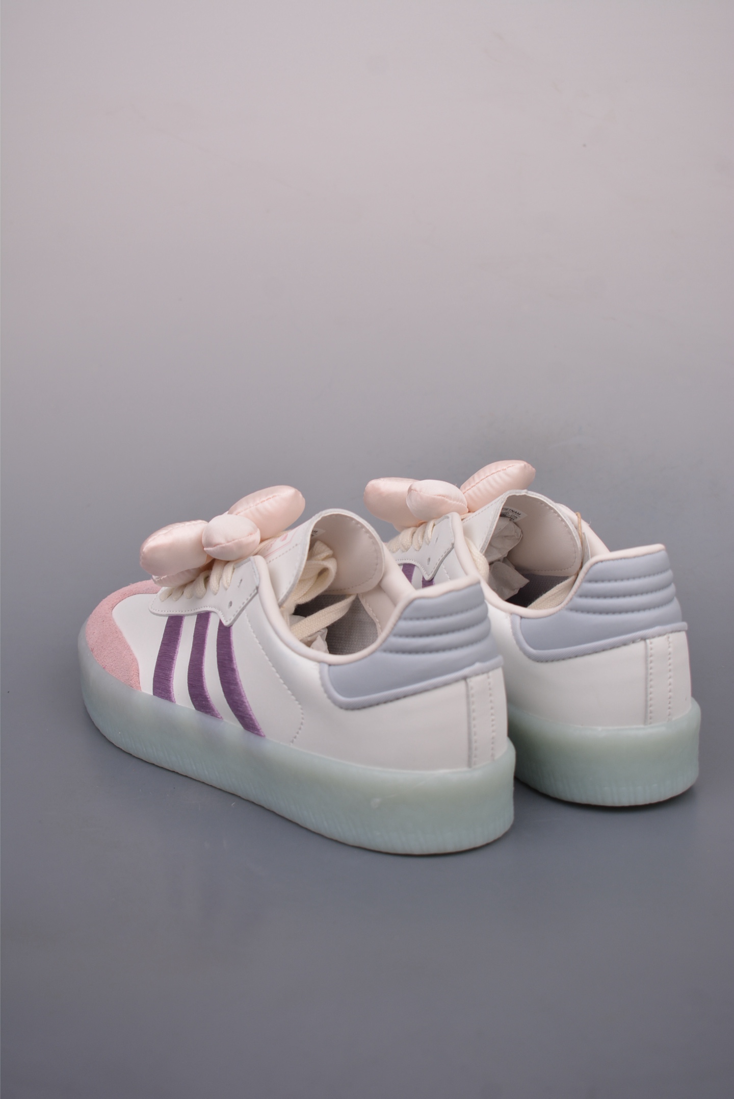 아디다스 클로버 삼바 아이템 번호: JR3335