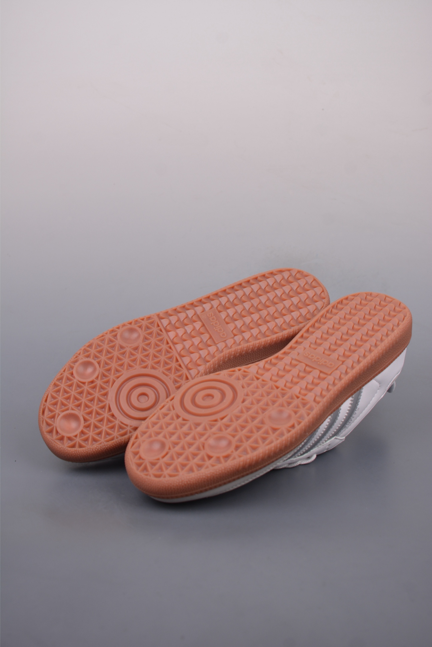 아디다스 클로버 삼바 품목 번호: JI2725