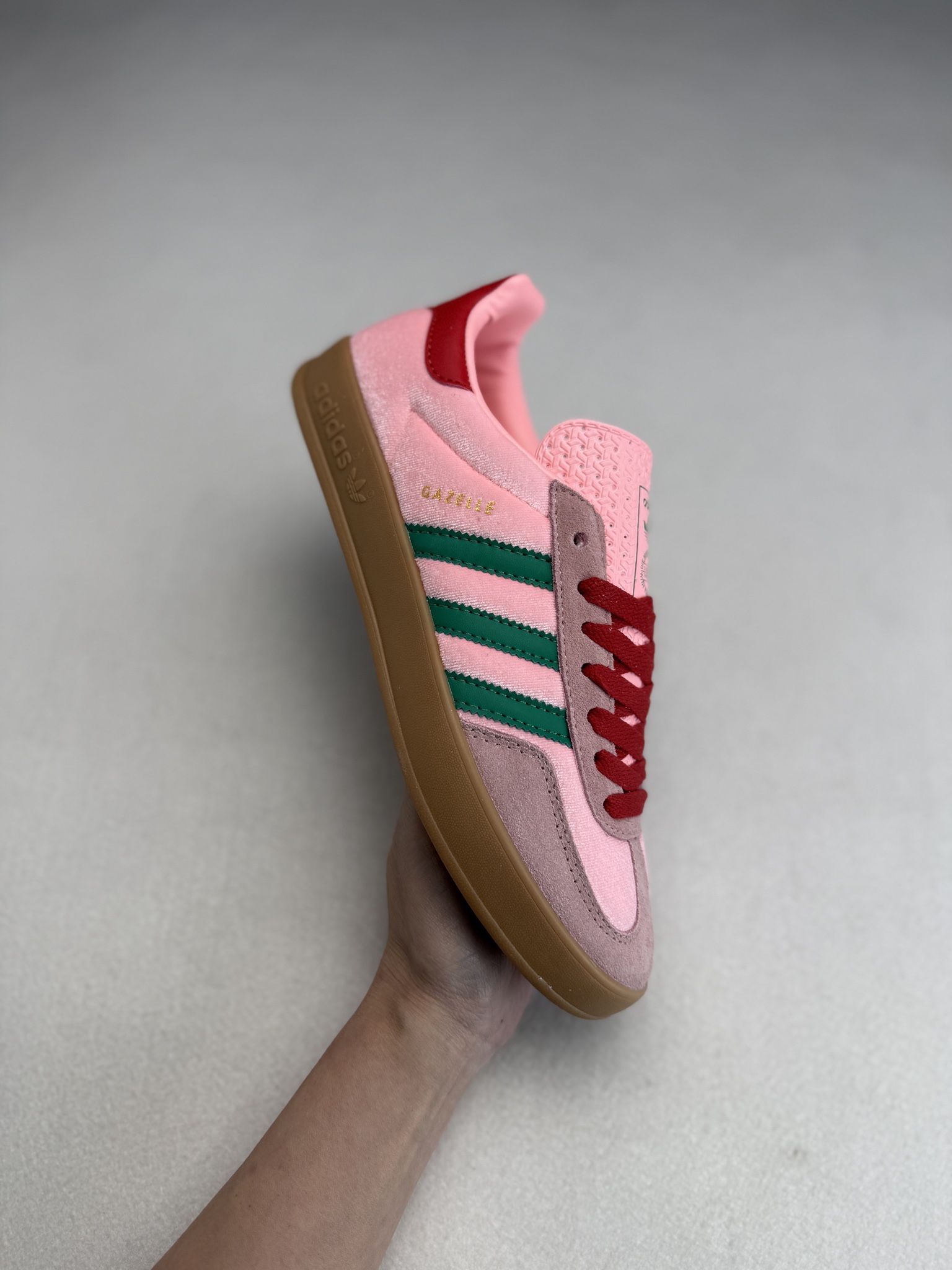 아디다스 오리지널스 가즈 상품 번호: JI2713