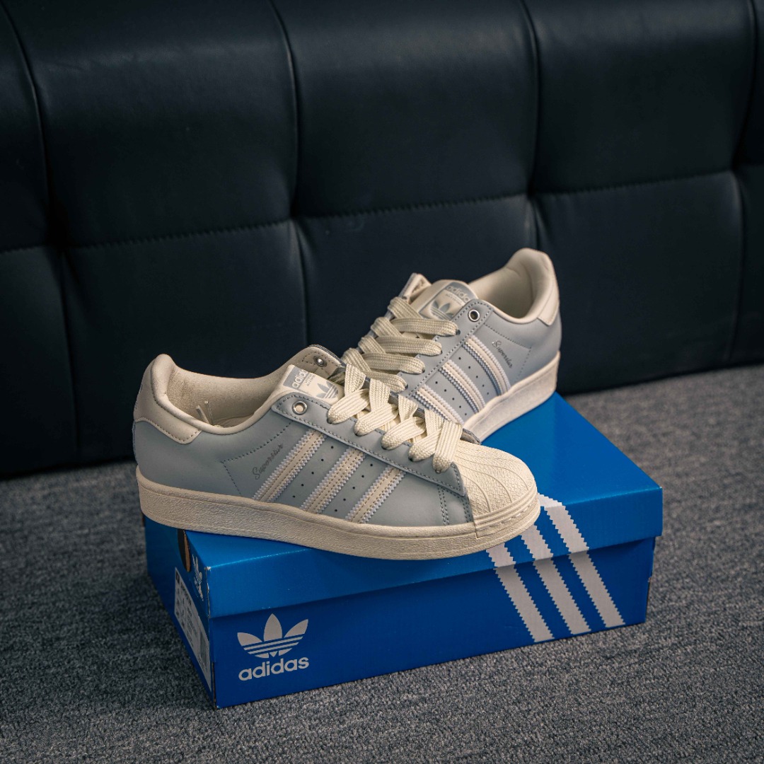 아디다스 아디다스 클로버 O 상품 번호: IE3037