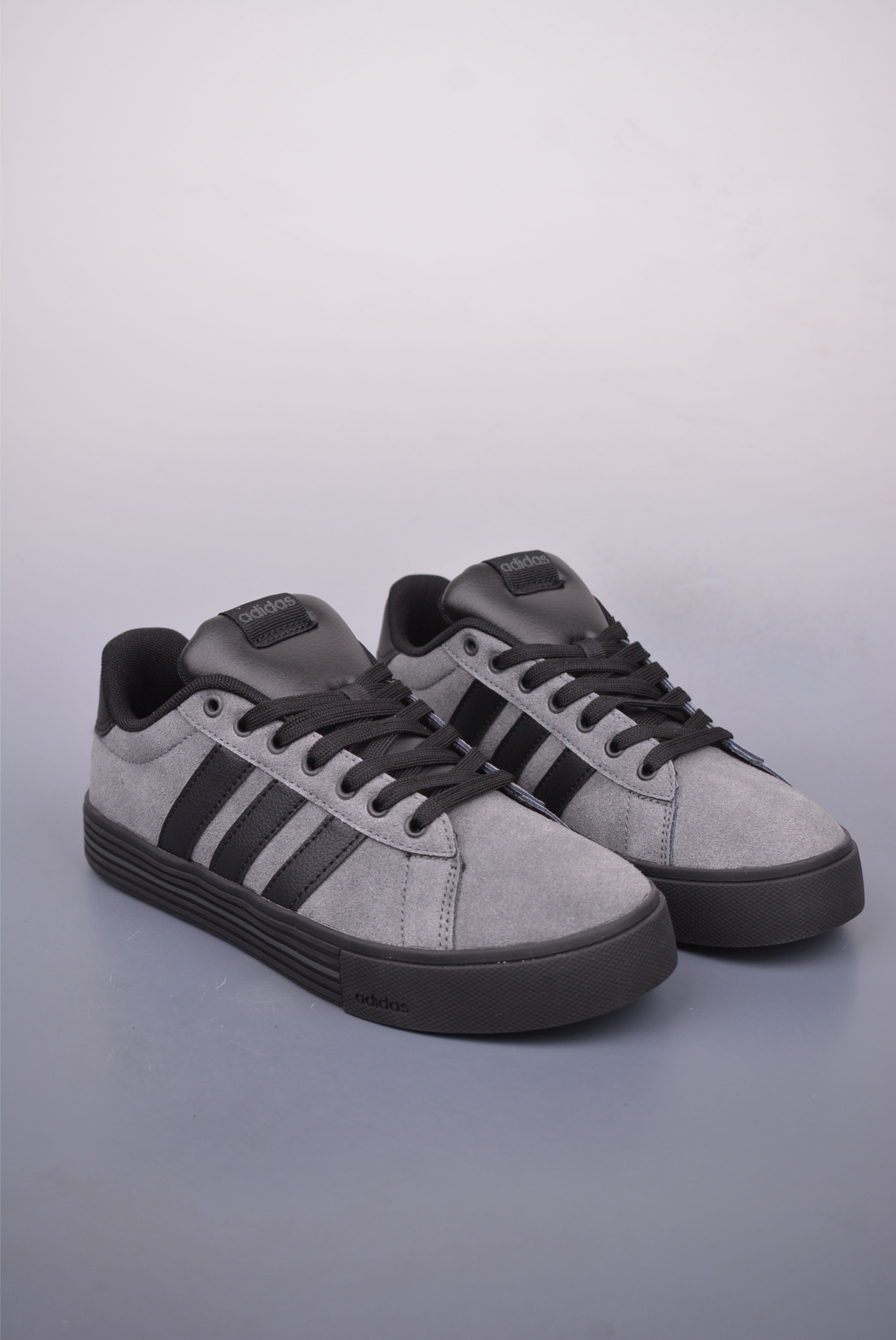 아디다스 바레다 상품 번호: JR0086