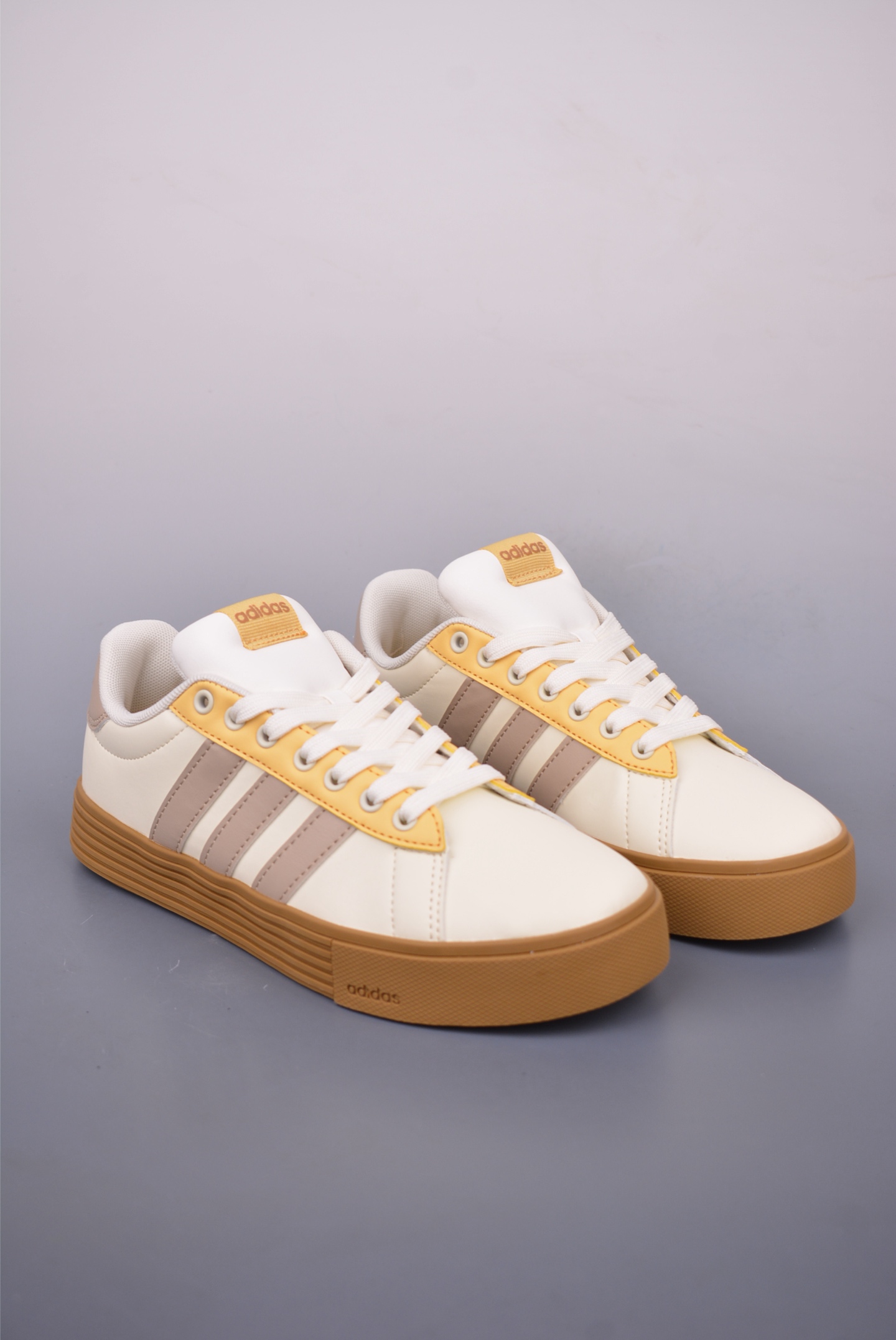 아디다스 바레다 상품 번호: JR0086