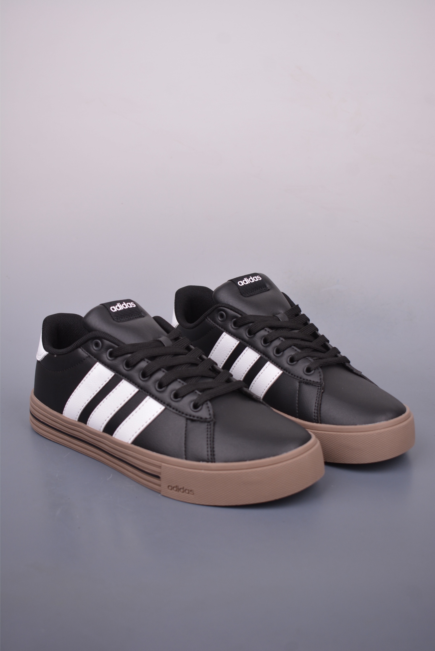 아디다스 바레다 상품 번호: JR0086